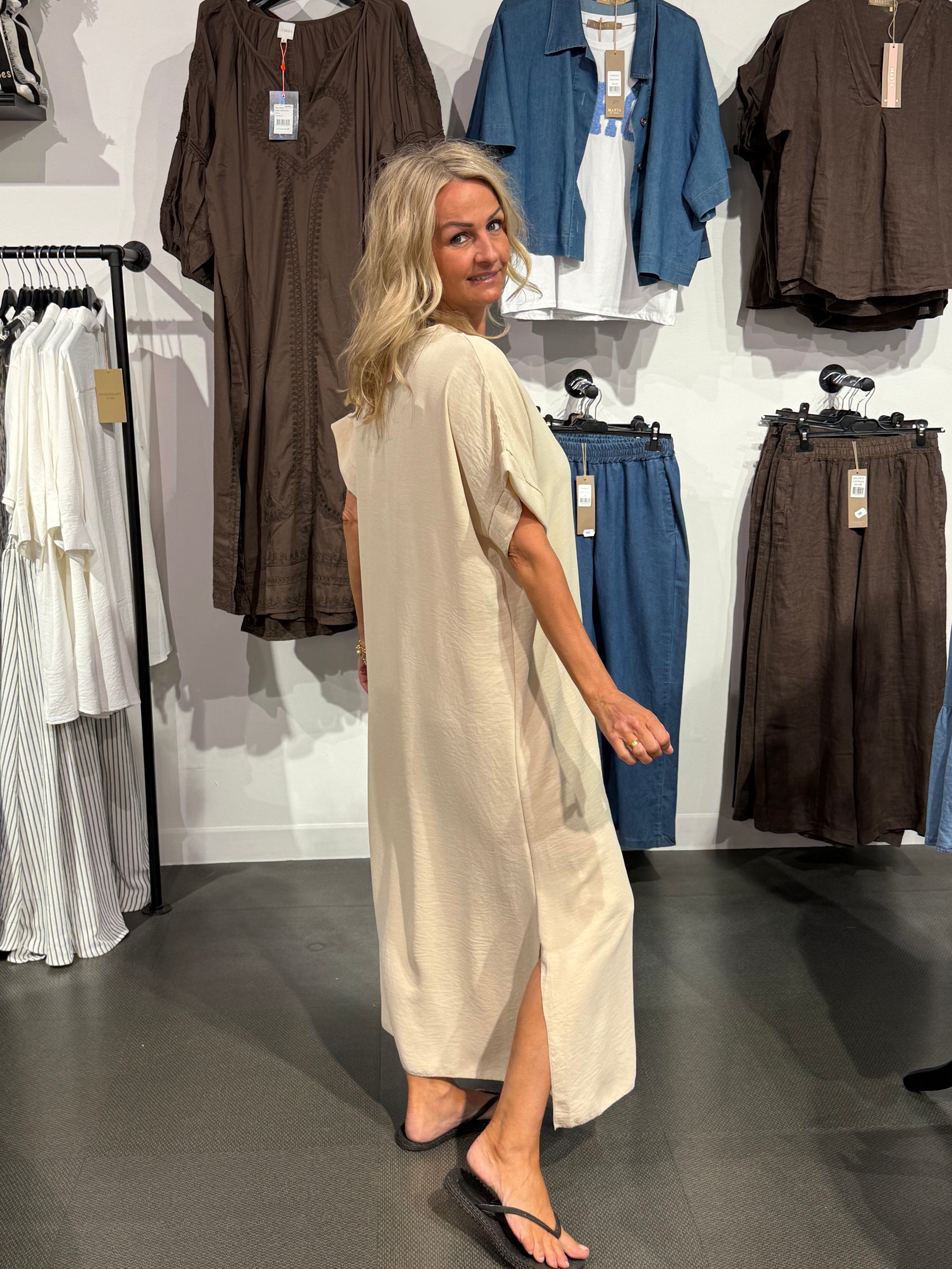 Smilla klänning- beige