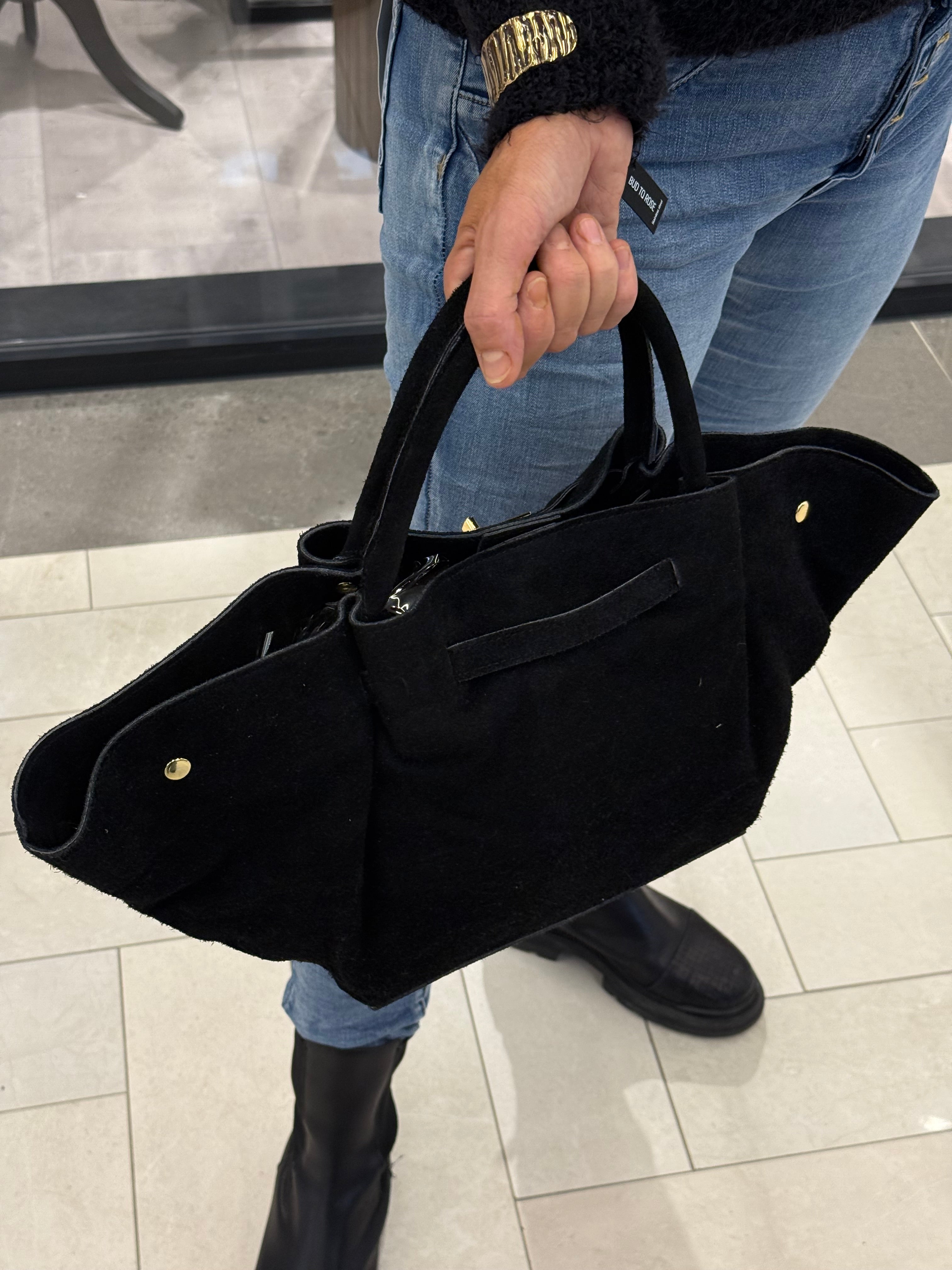 Mocka väska med guldspänne svart