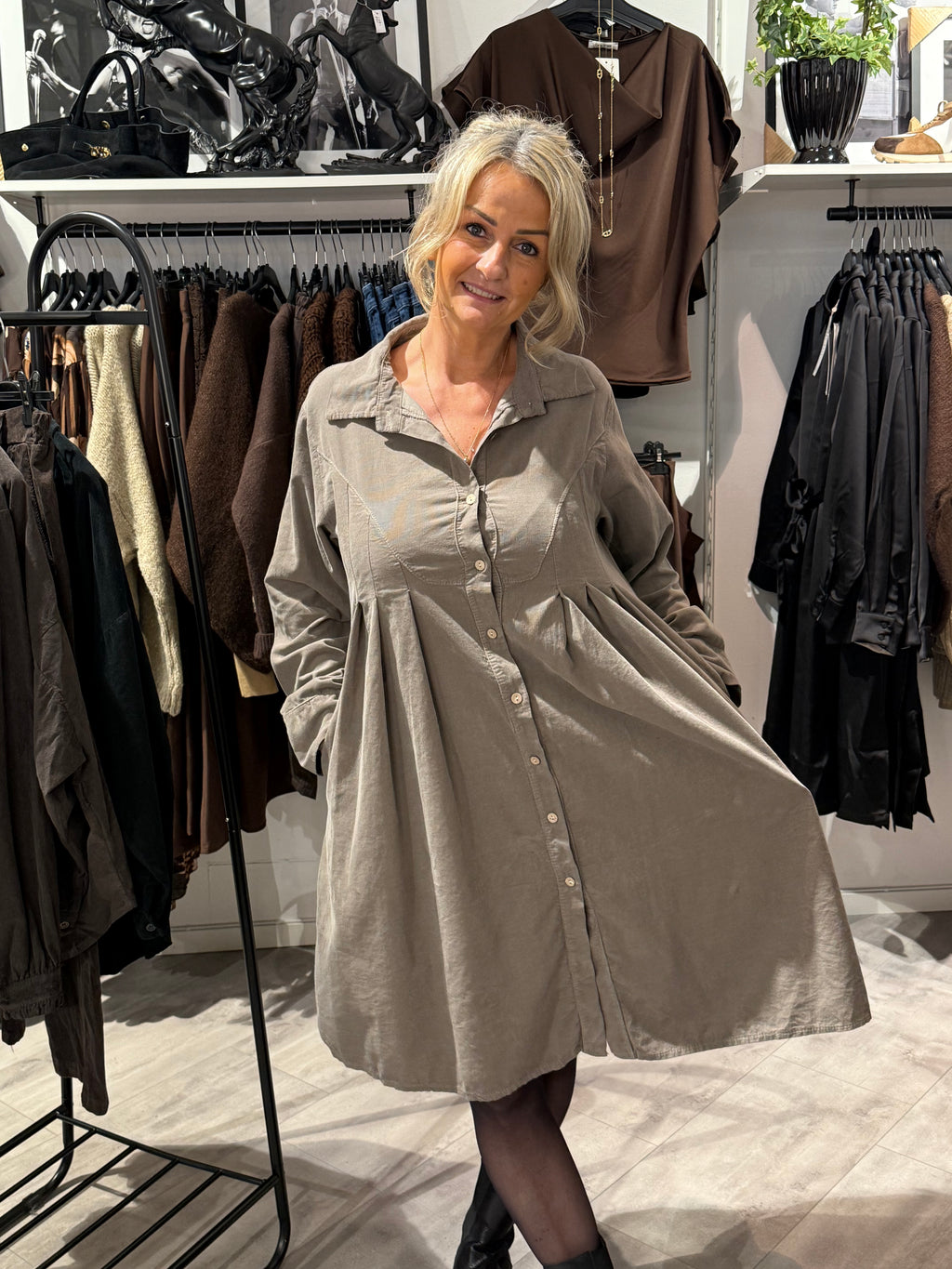 MDCGUNVOR KLÄNNING - TAUPE