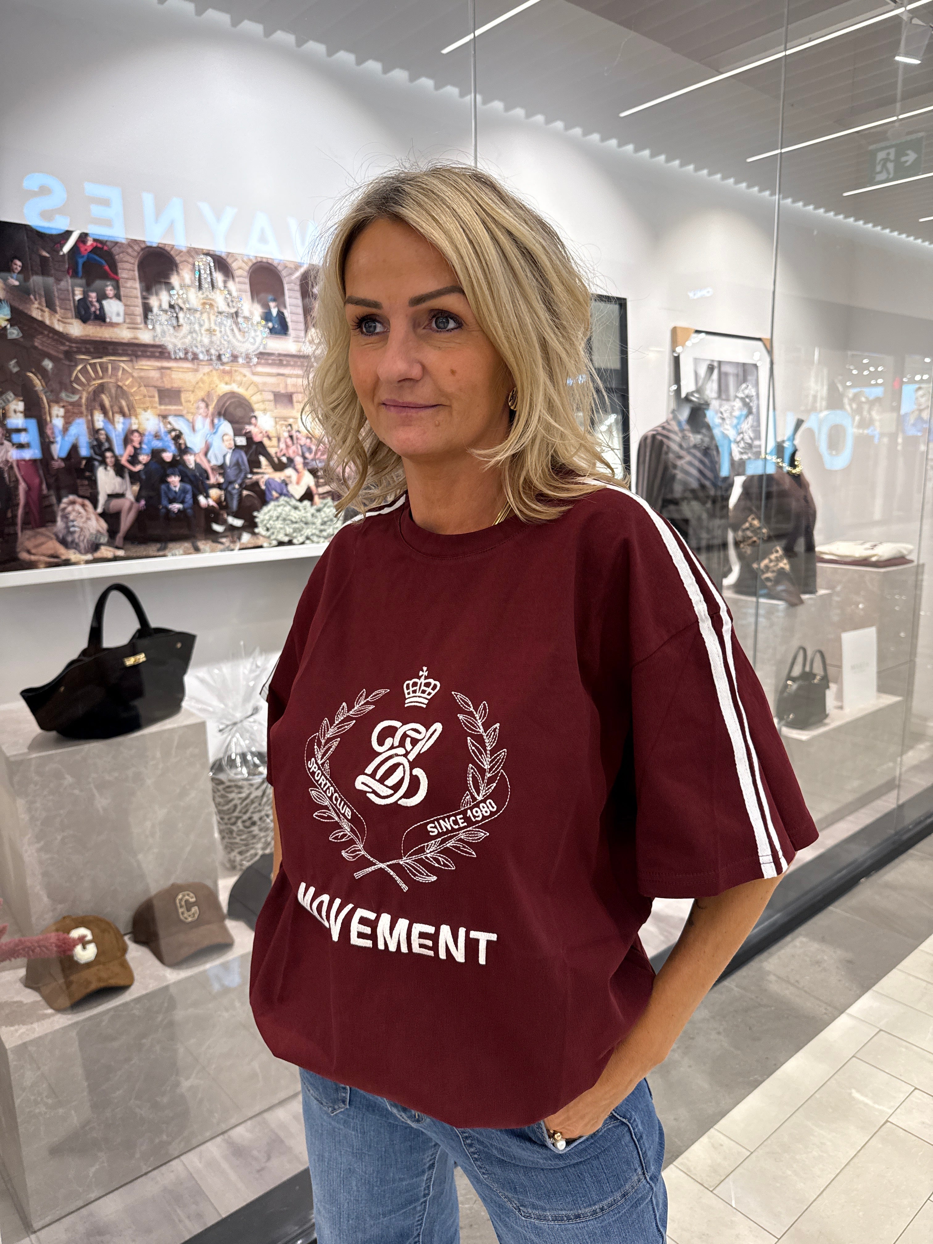 T-shirt MOVEMENT- vinröd