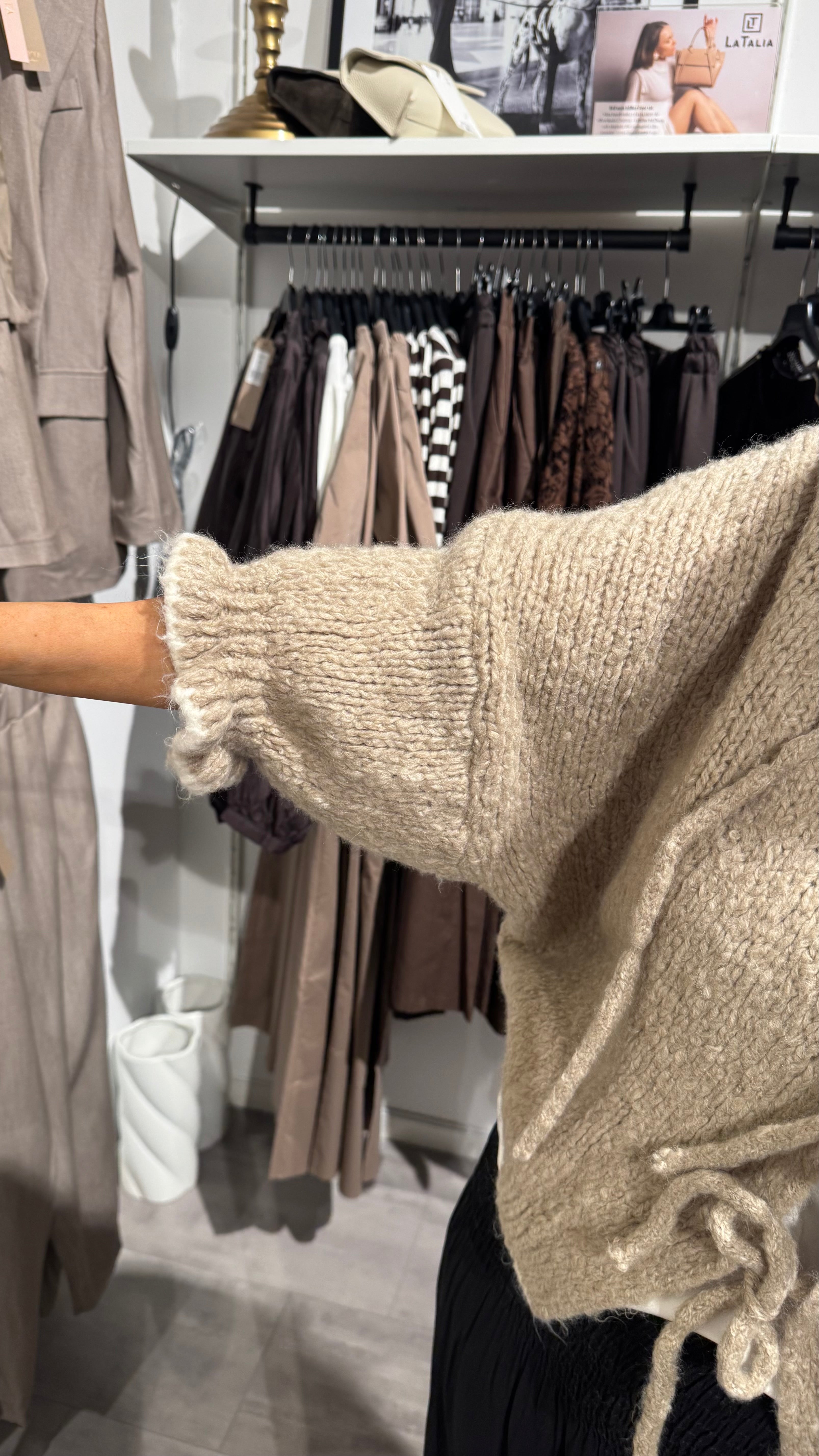 Kofta med knyt & volangärm - beige