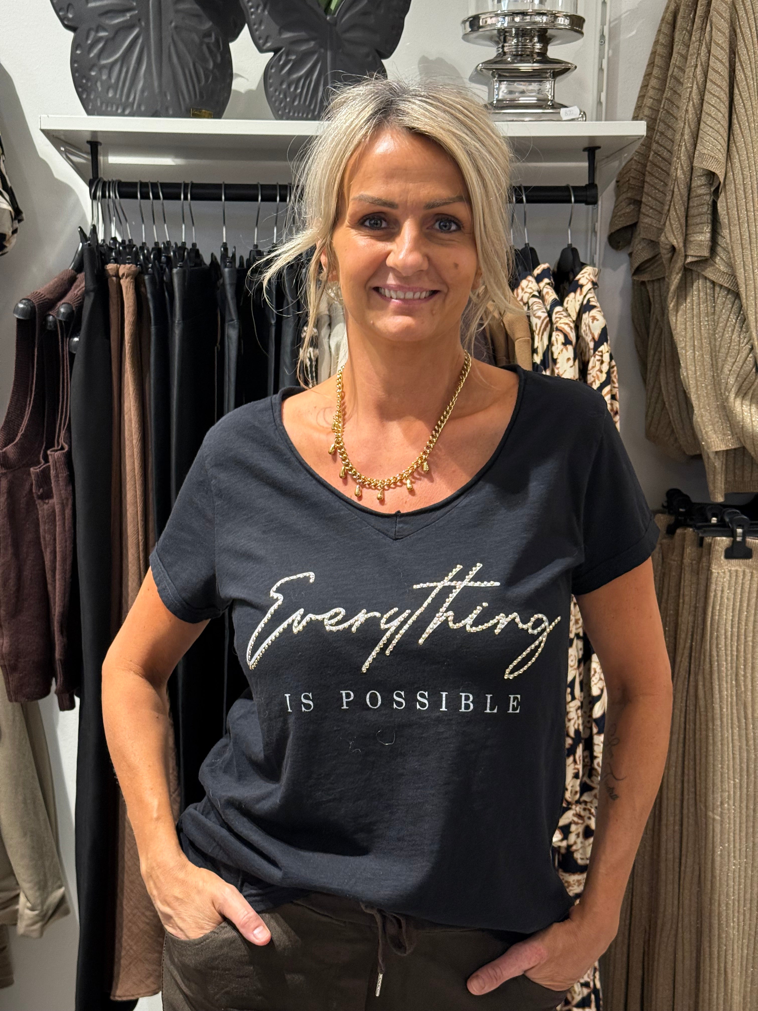 T-shirt- everything svart