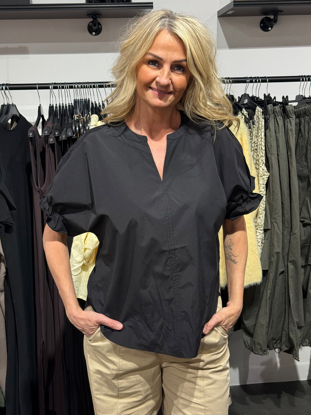 Netti blus svart