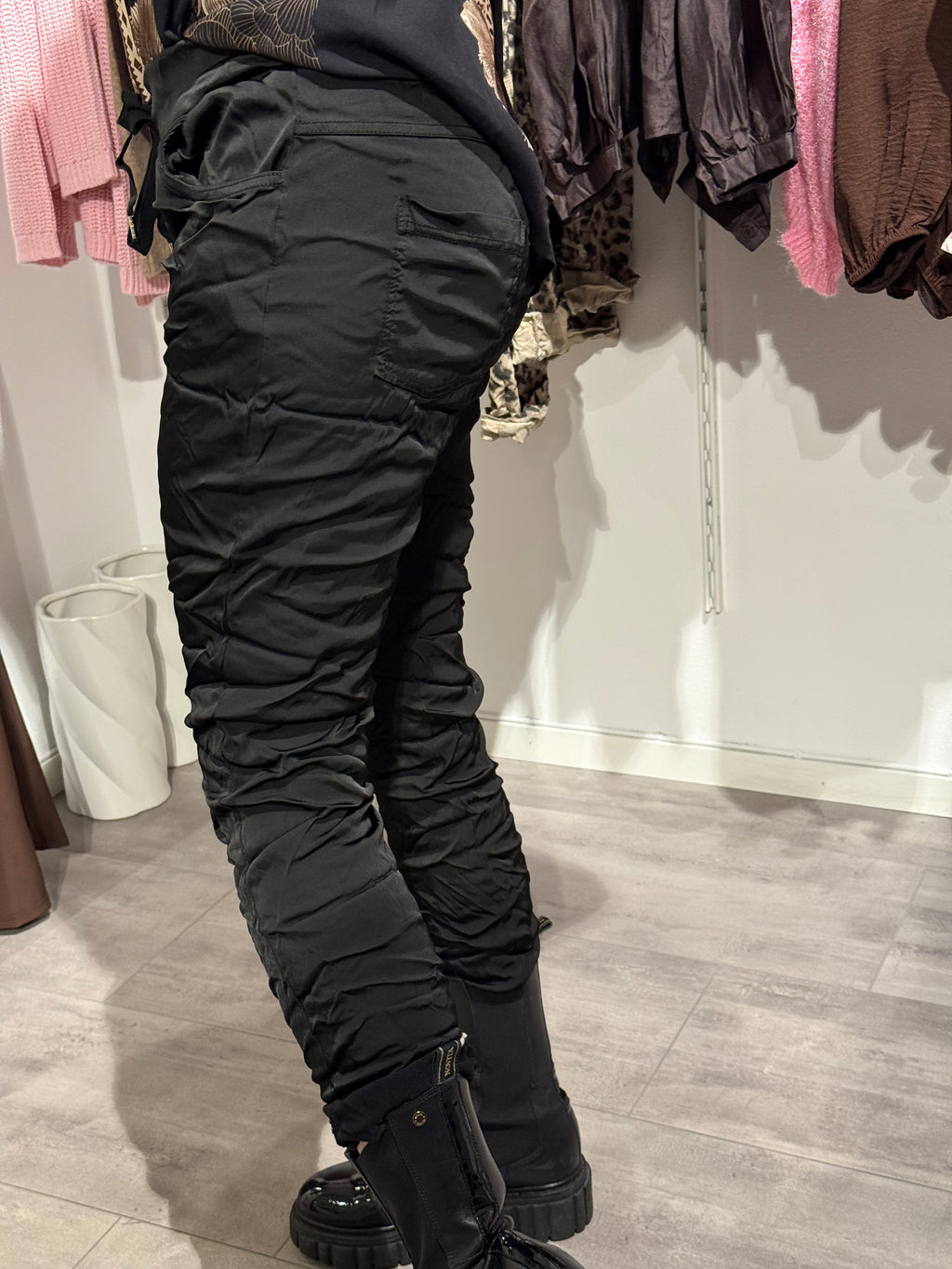 Miracle pants, glossy black