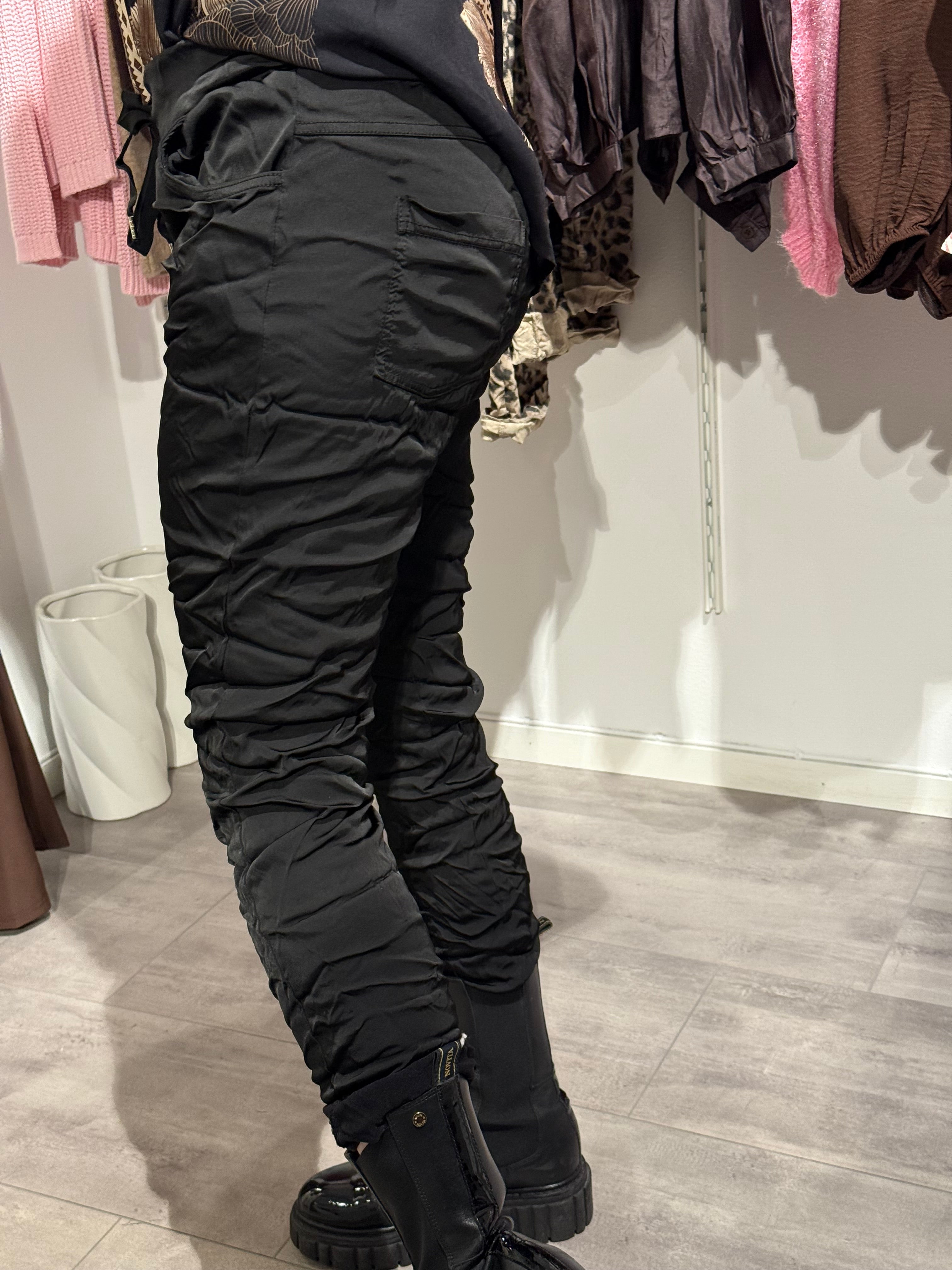 Miracle pants, glossy black