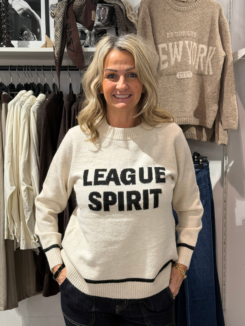 League spirit- stickad tröja beige/svart
