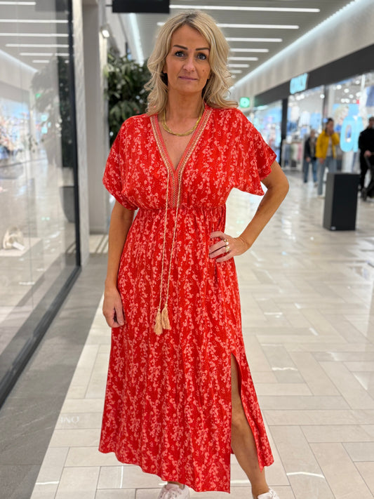 Annie långklänning röd blommor