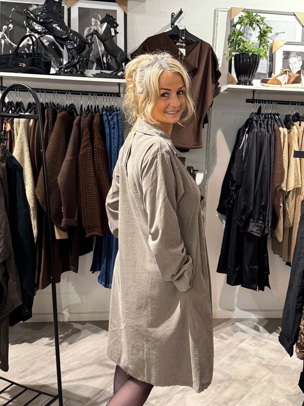 MDCGUNVOR KLÄNNING - TAUPE