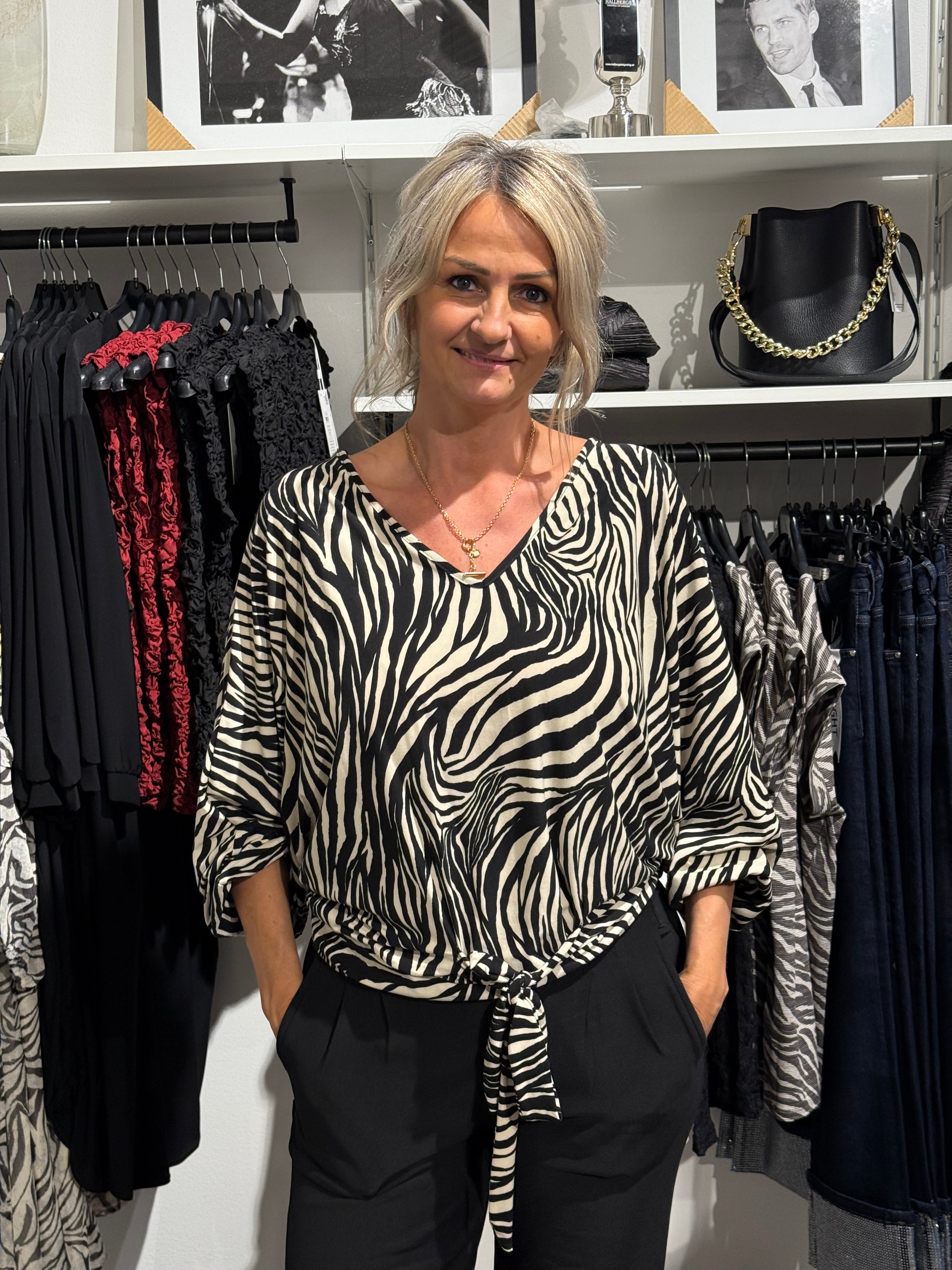 Blus med knyt zebra