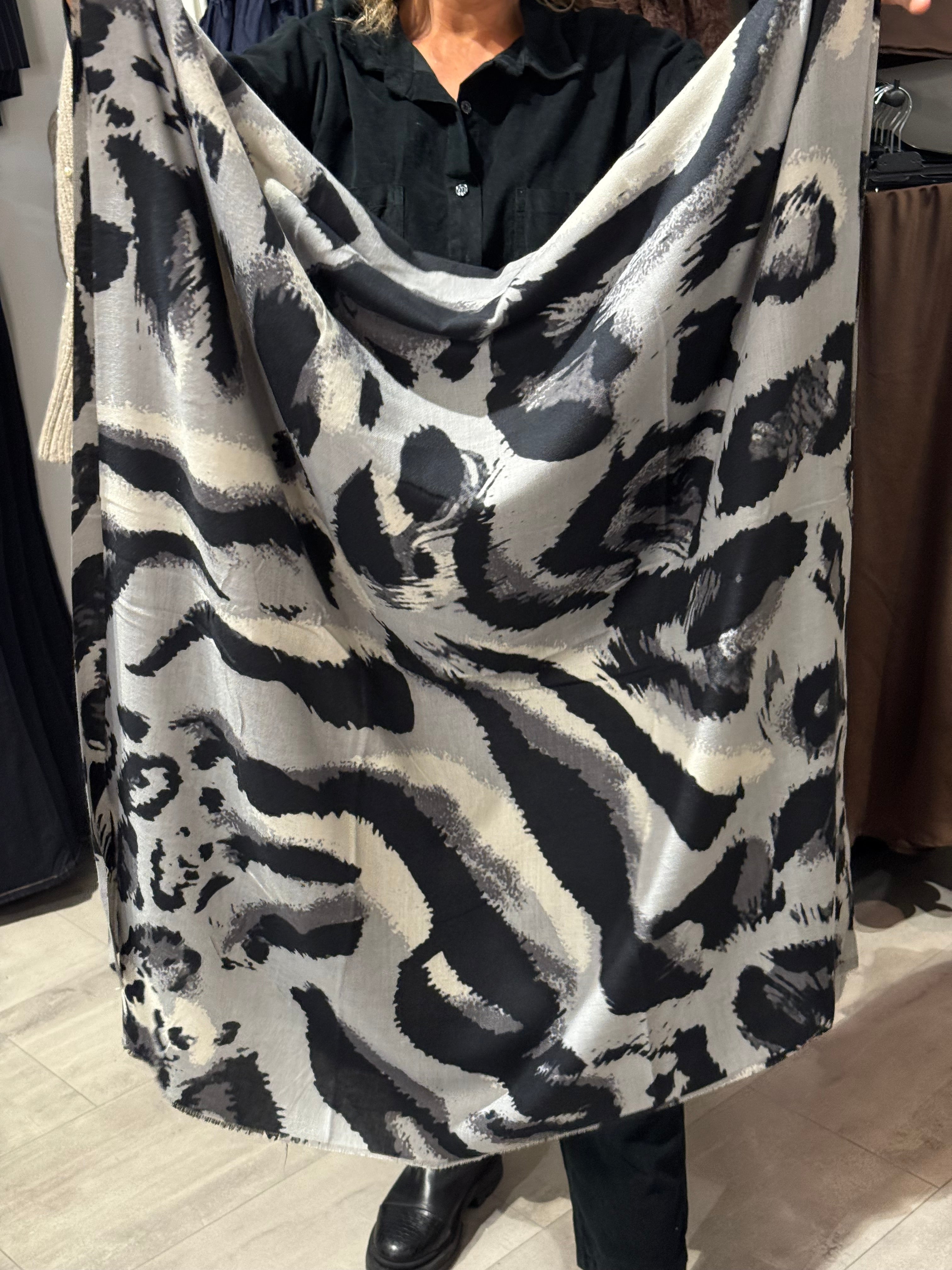 Animal scarf - grey