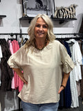 Topp med puffärmar- beige