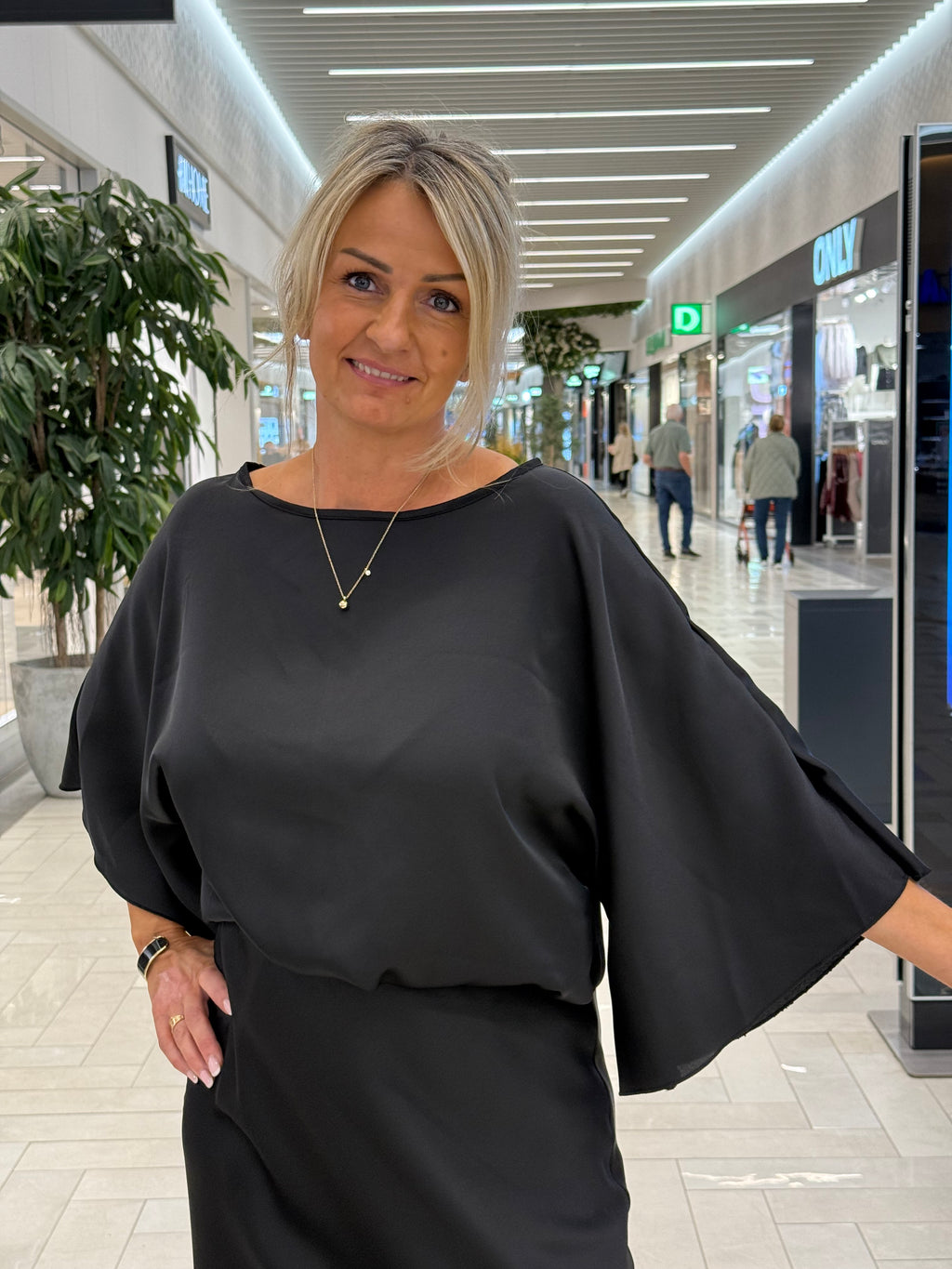 Plain top, black