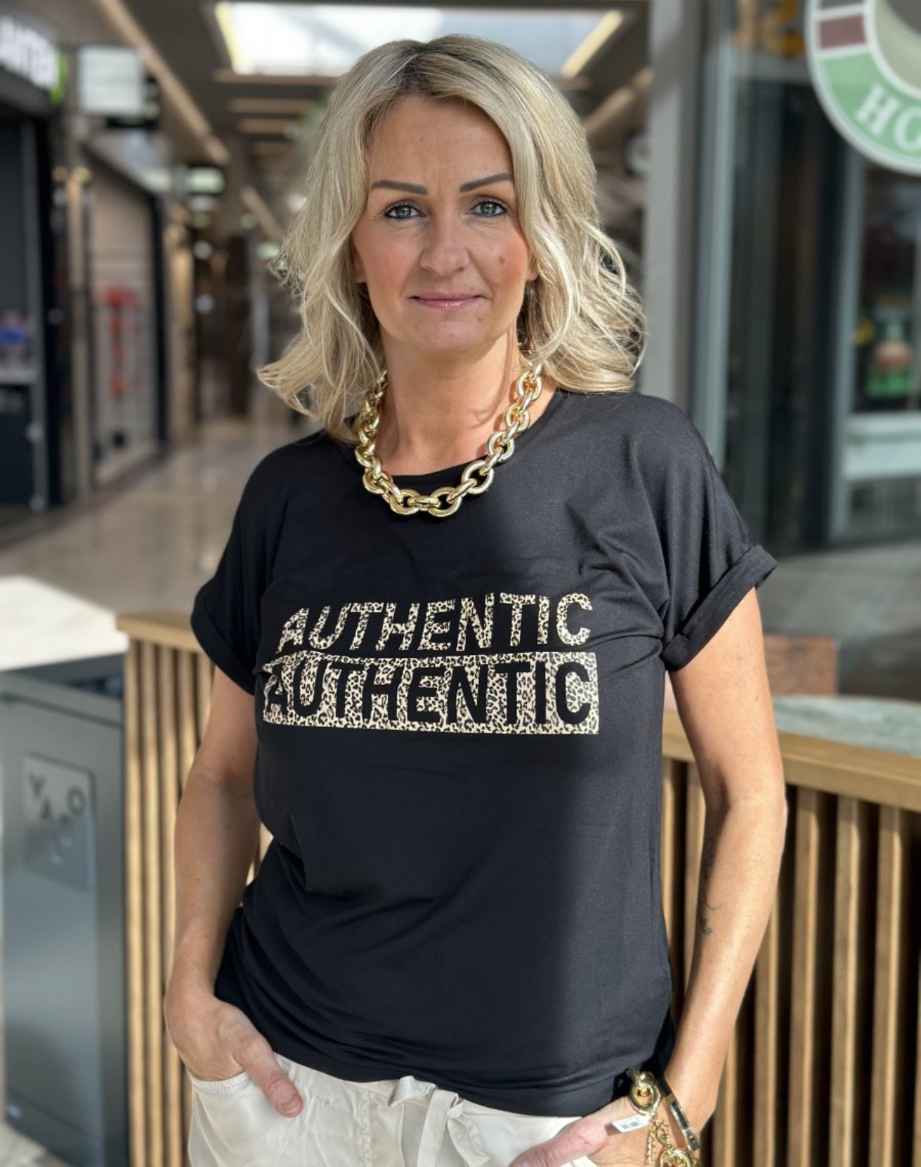 Authentic T-shirt svart