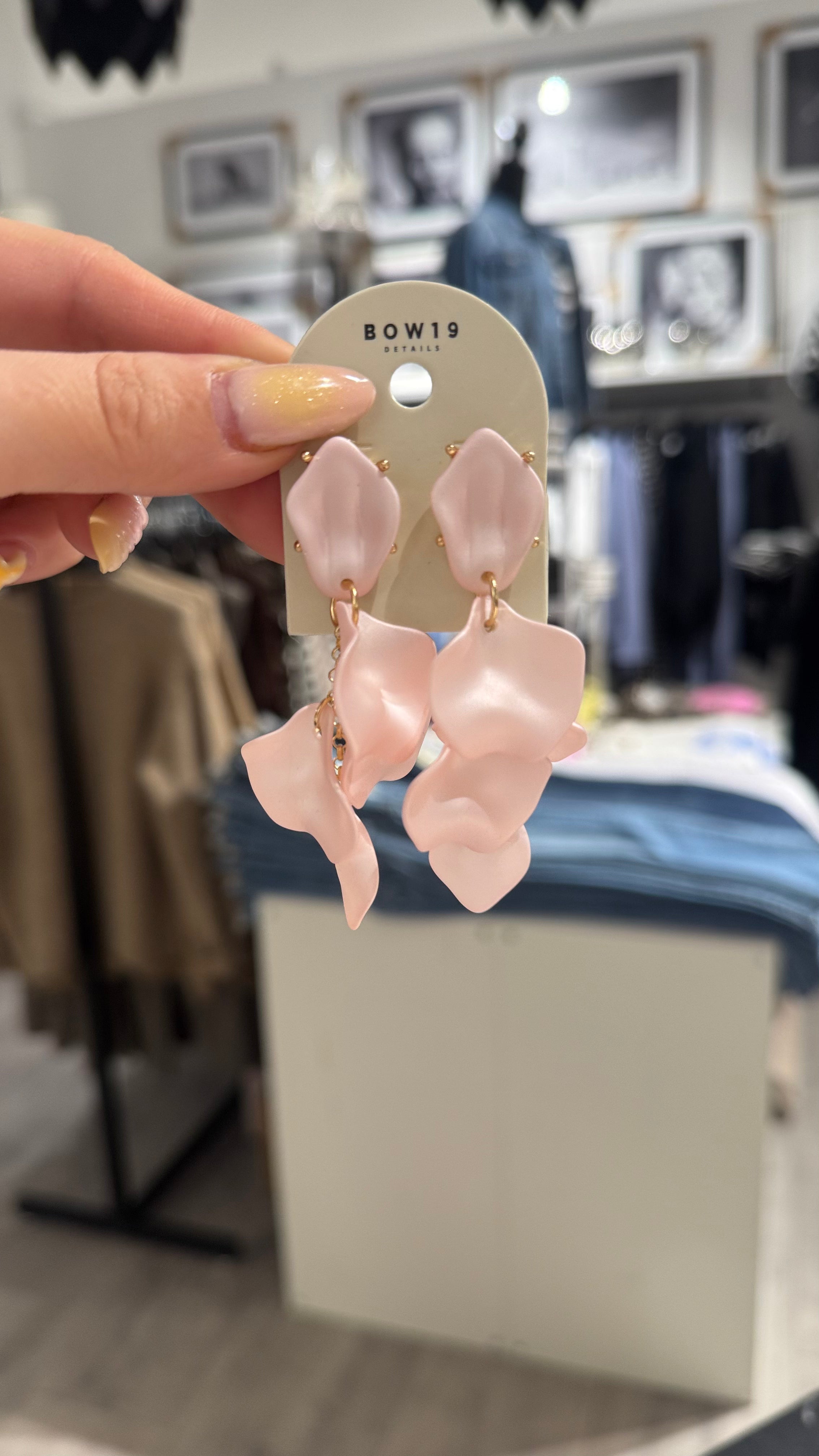 LEAF EARRINGS MATT - LIGHT PINK
