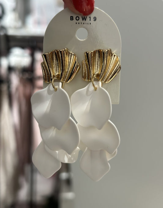 Wave earrings white gold