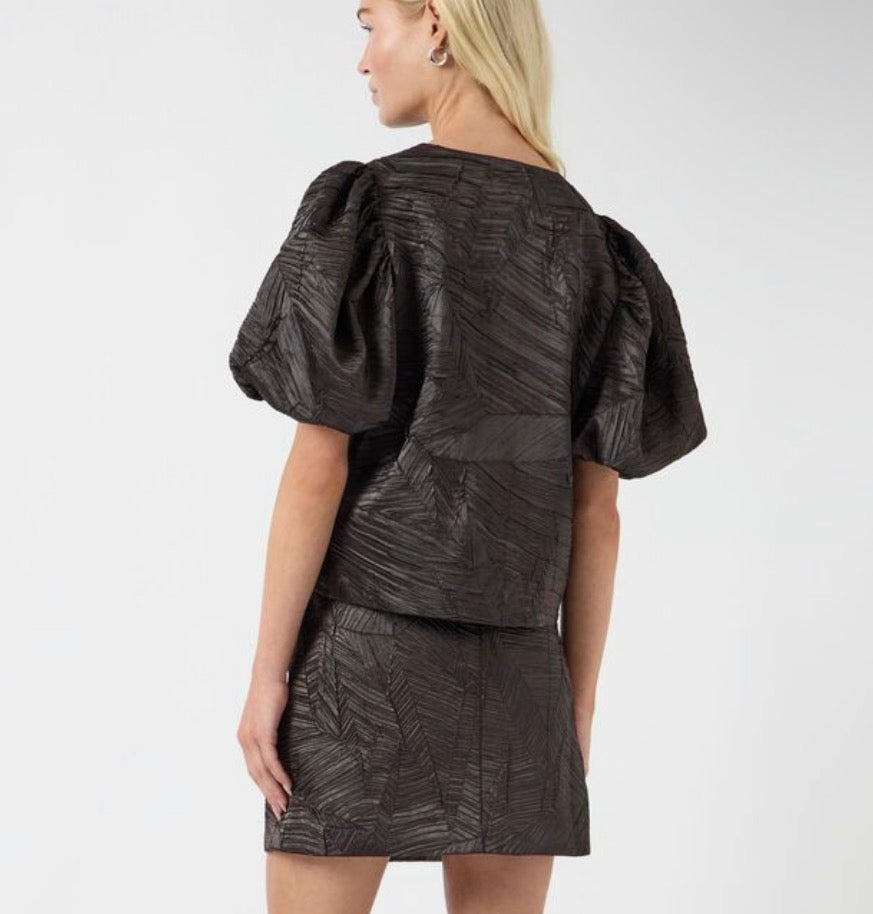 YASVIBE SHORT SLEEVED TOP