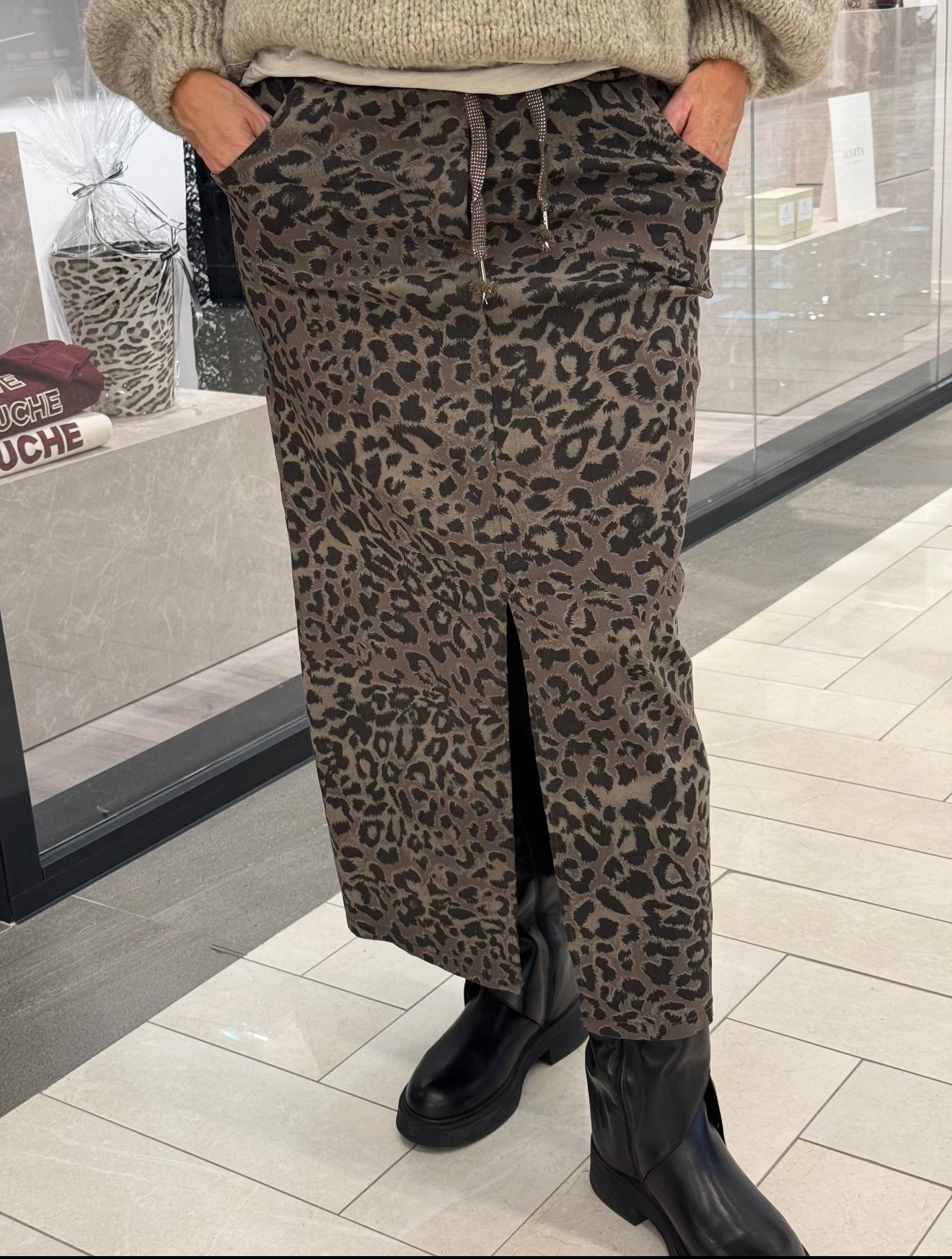 Mirakelkjol- superstretch taupe Leo