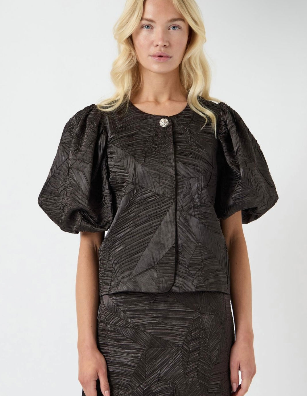 YASVIBE SHORT SLEEVED TOP