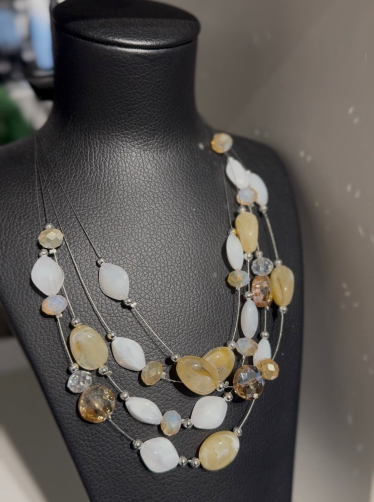 Halsband stenar - beige