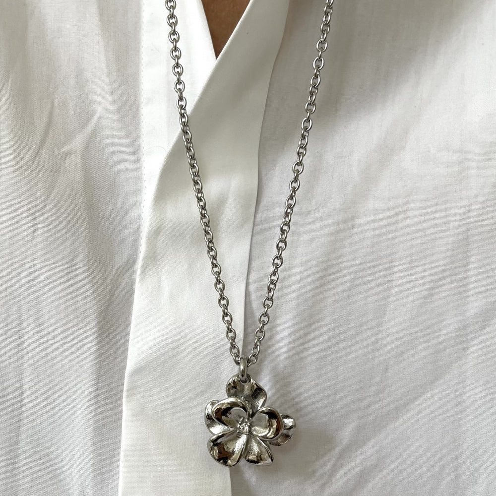 LILY LUX LONG NECKLACE SILVER