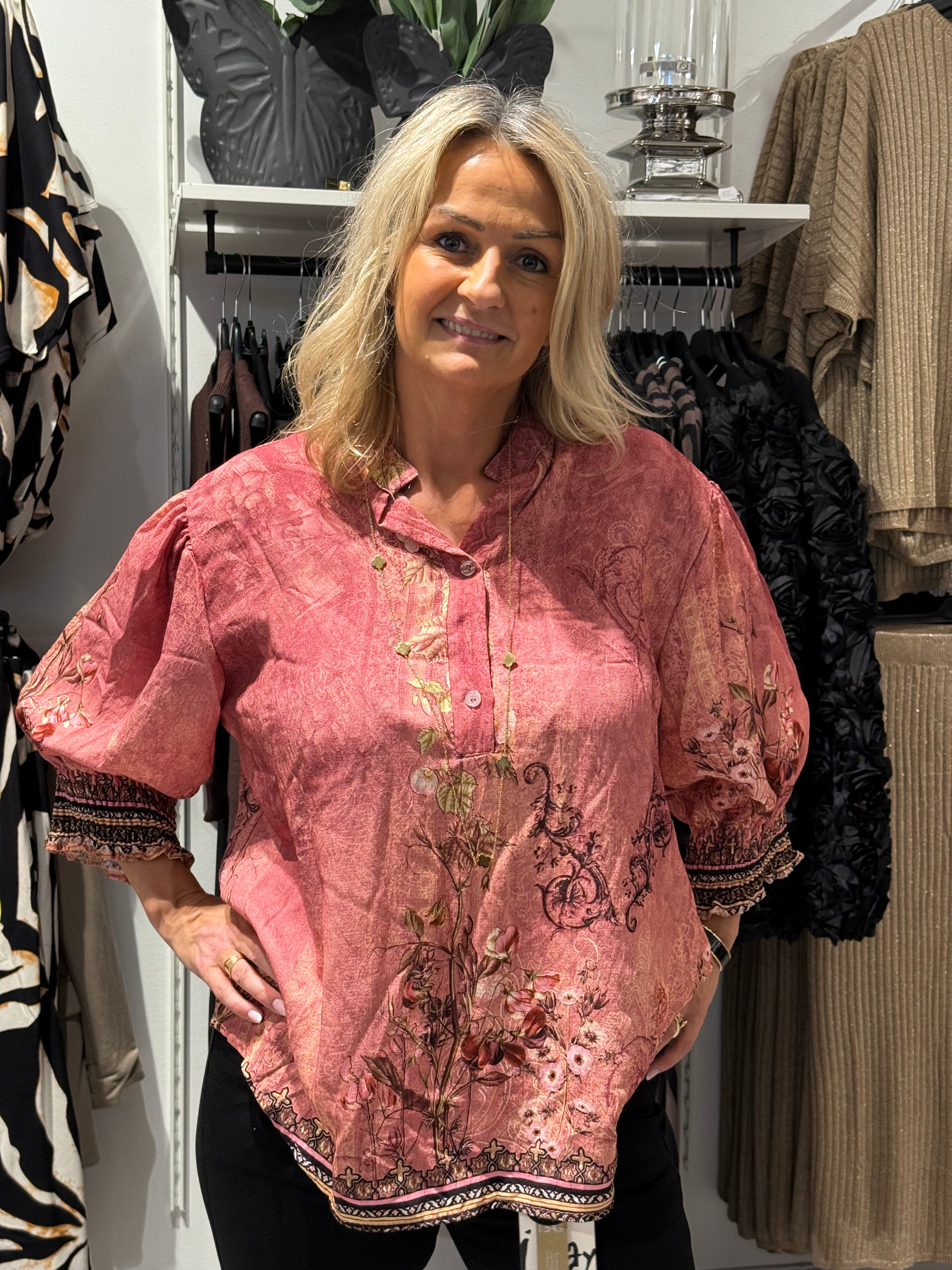 Nero blus rosa