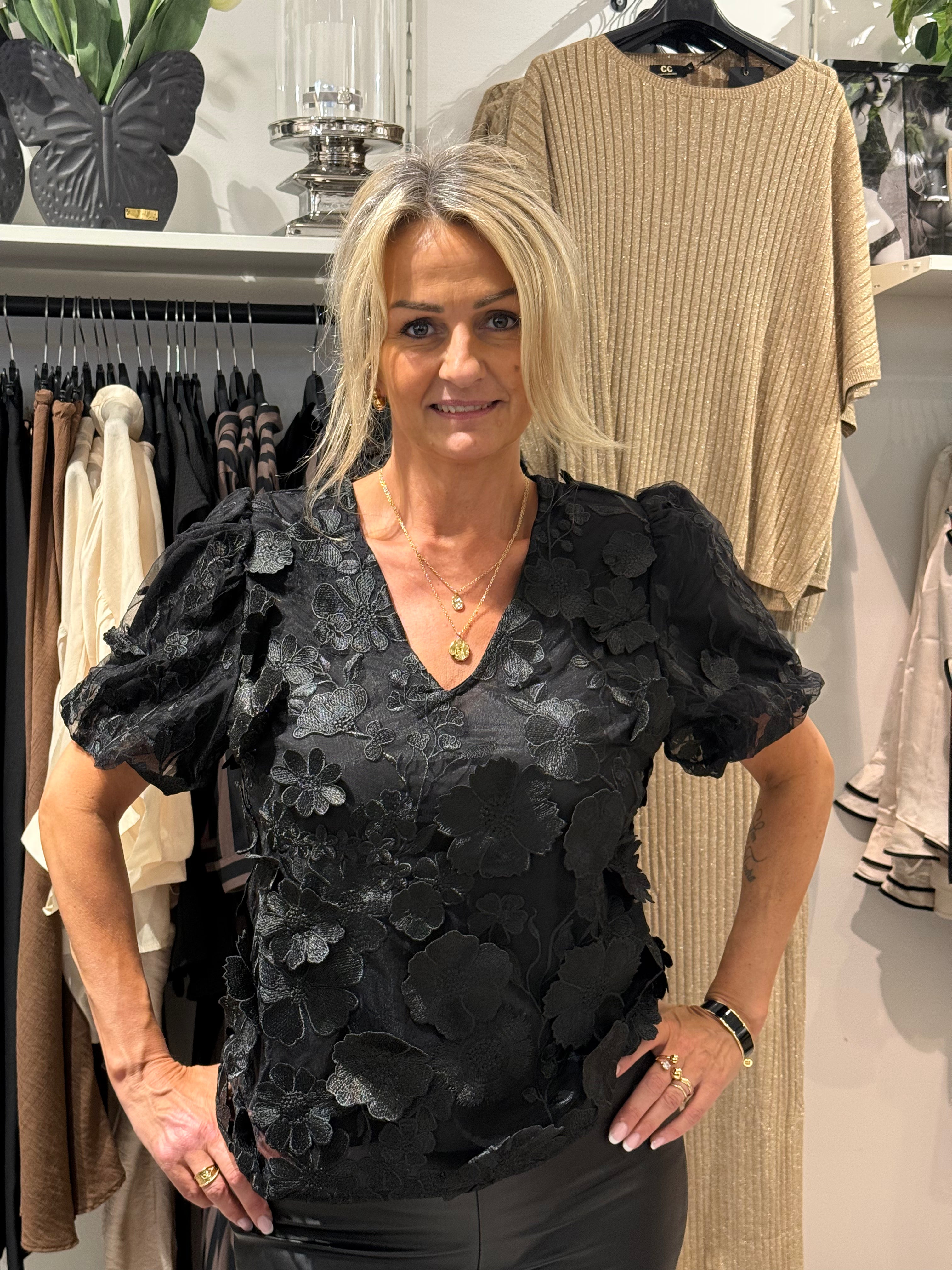 Yas flowering top - black
