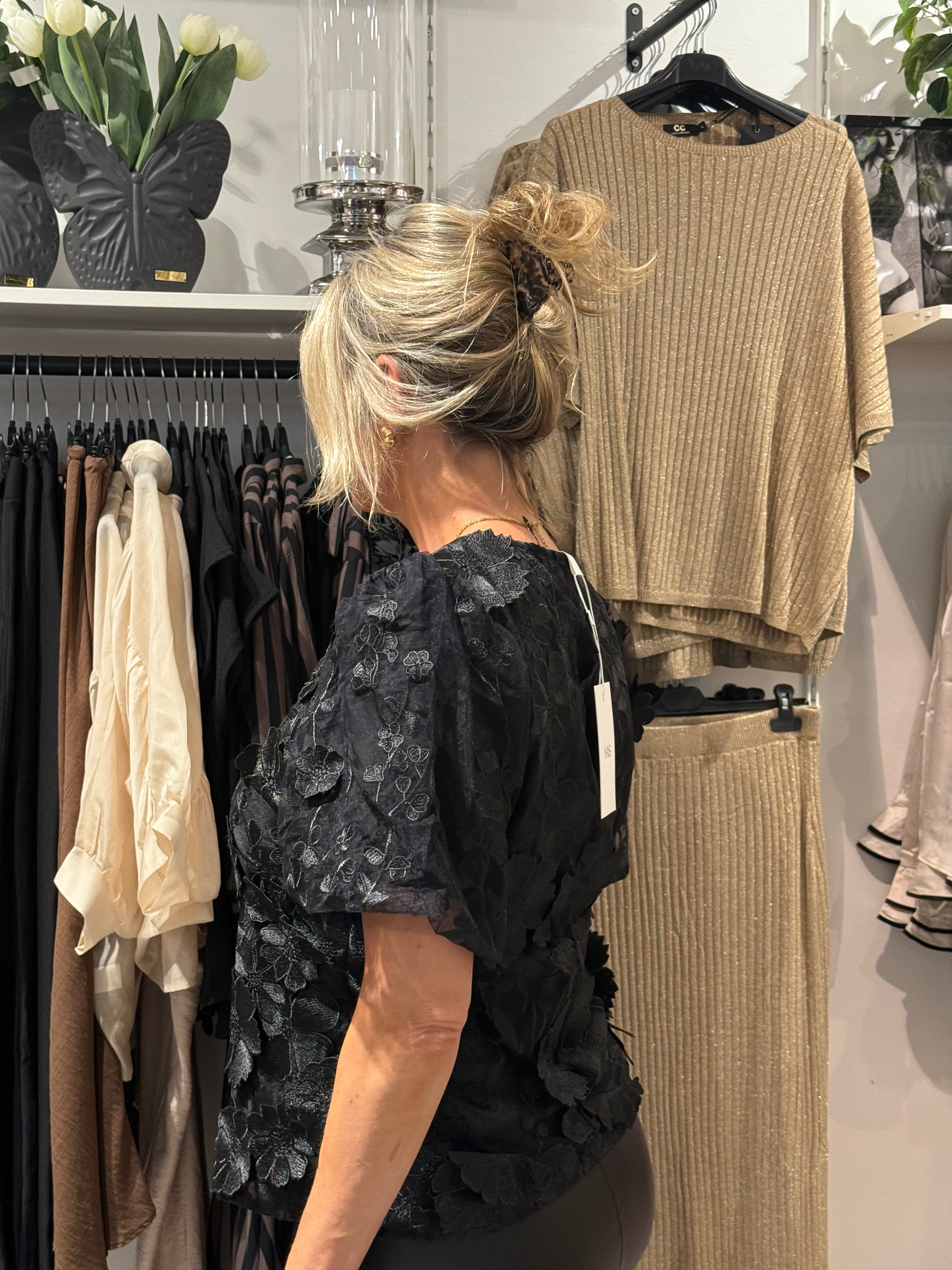 Yas flowering top - black