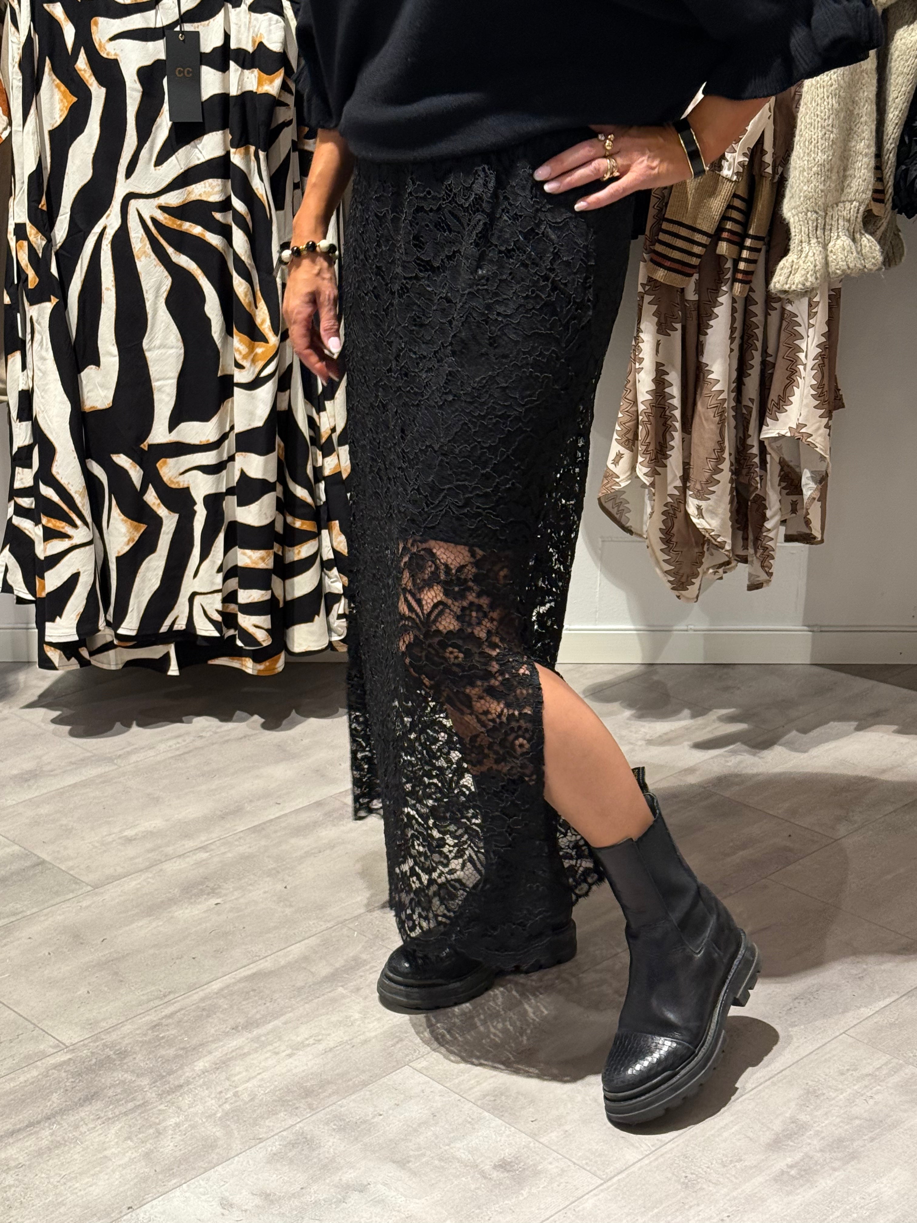 SHIRLEY LACE SKIRT BLACK