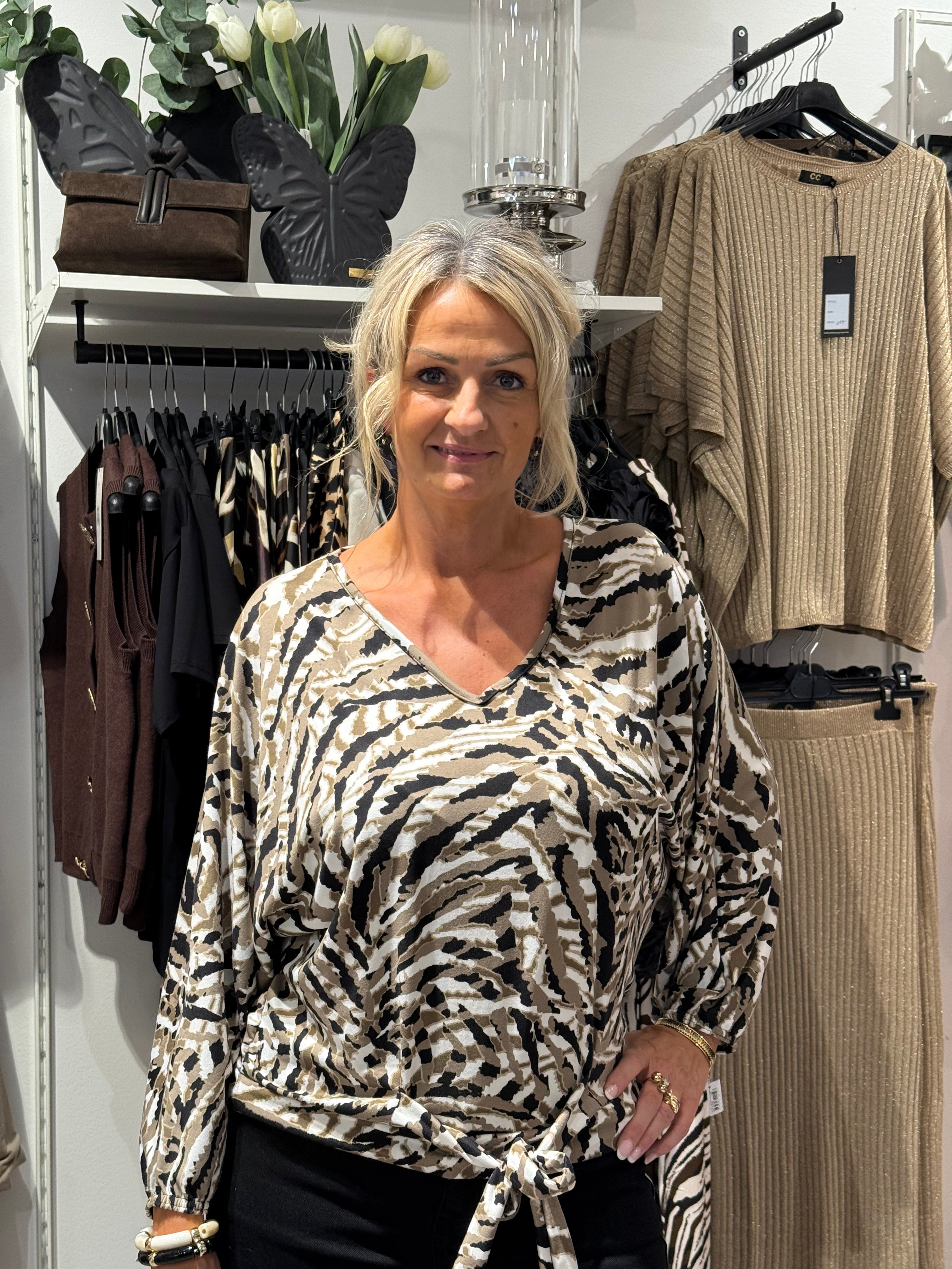 Blouse with tie - patterned
