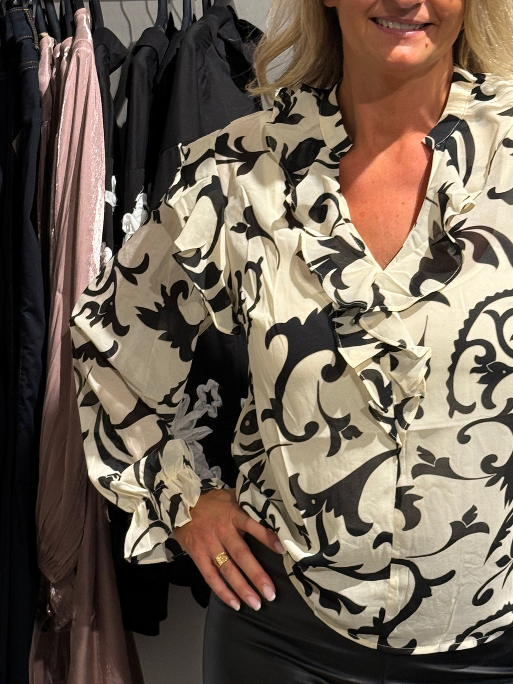 Vibse Ruffle Blouse - Empire