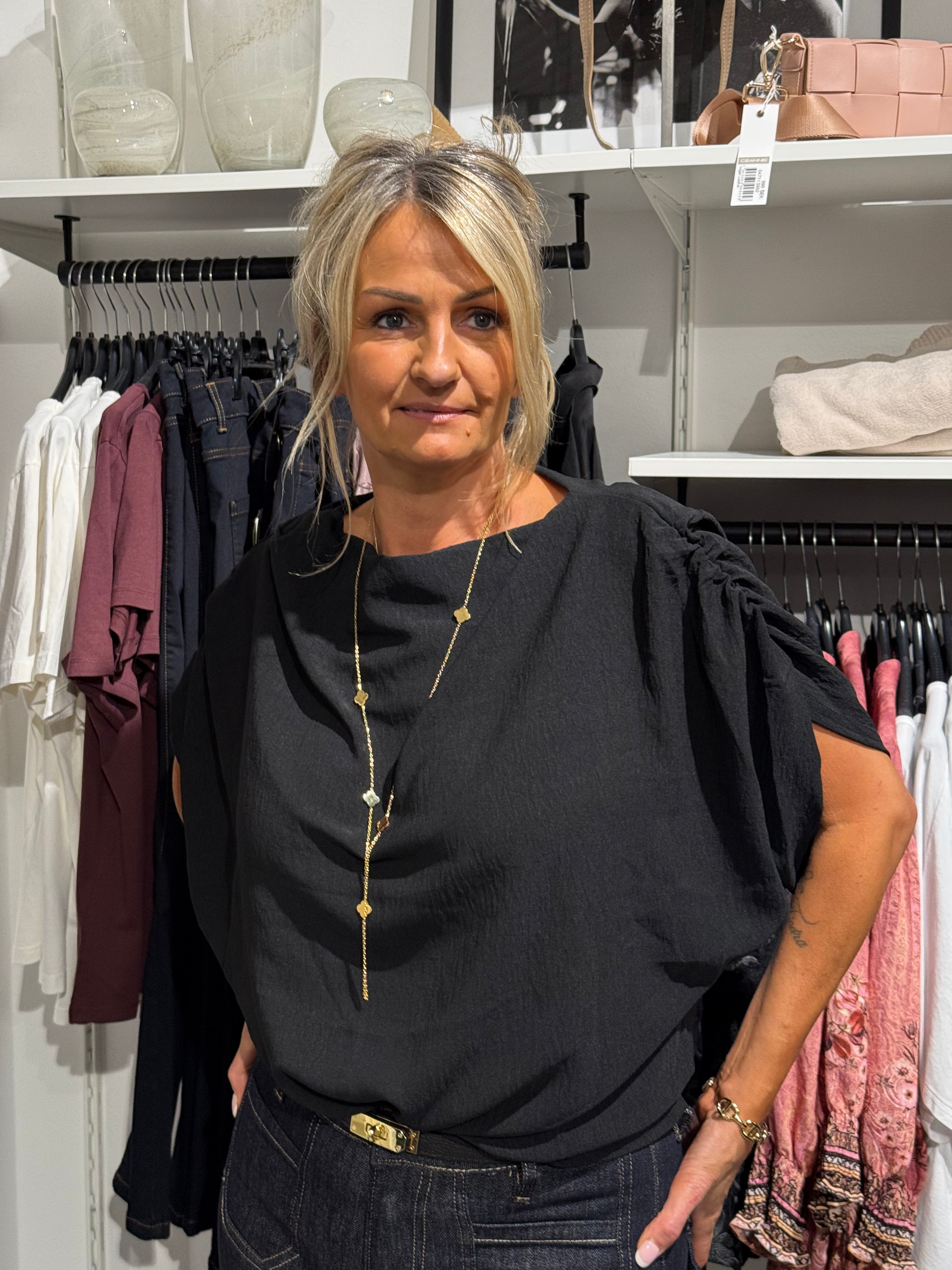 Off-shoulder top - black