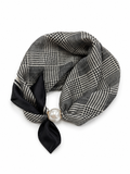 Scarf med magnetspänne - svart