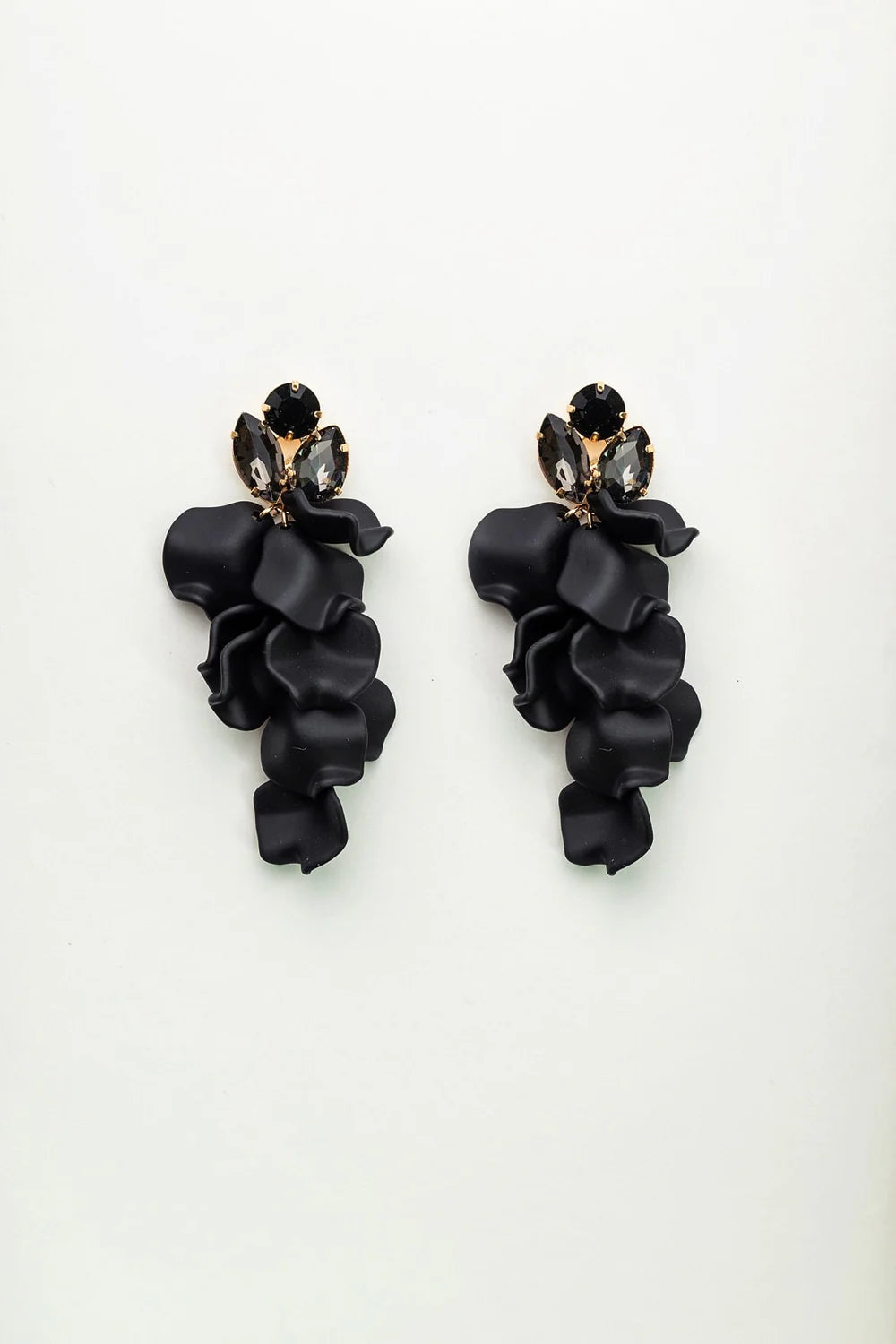 LEAF STONE EARRINGS BLACK