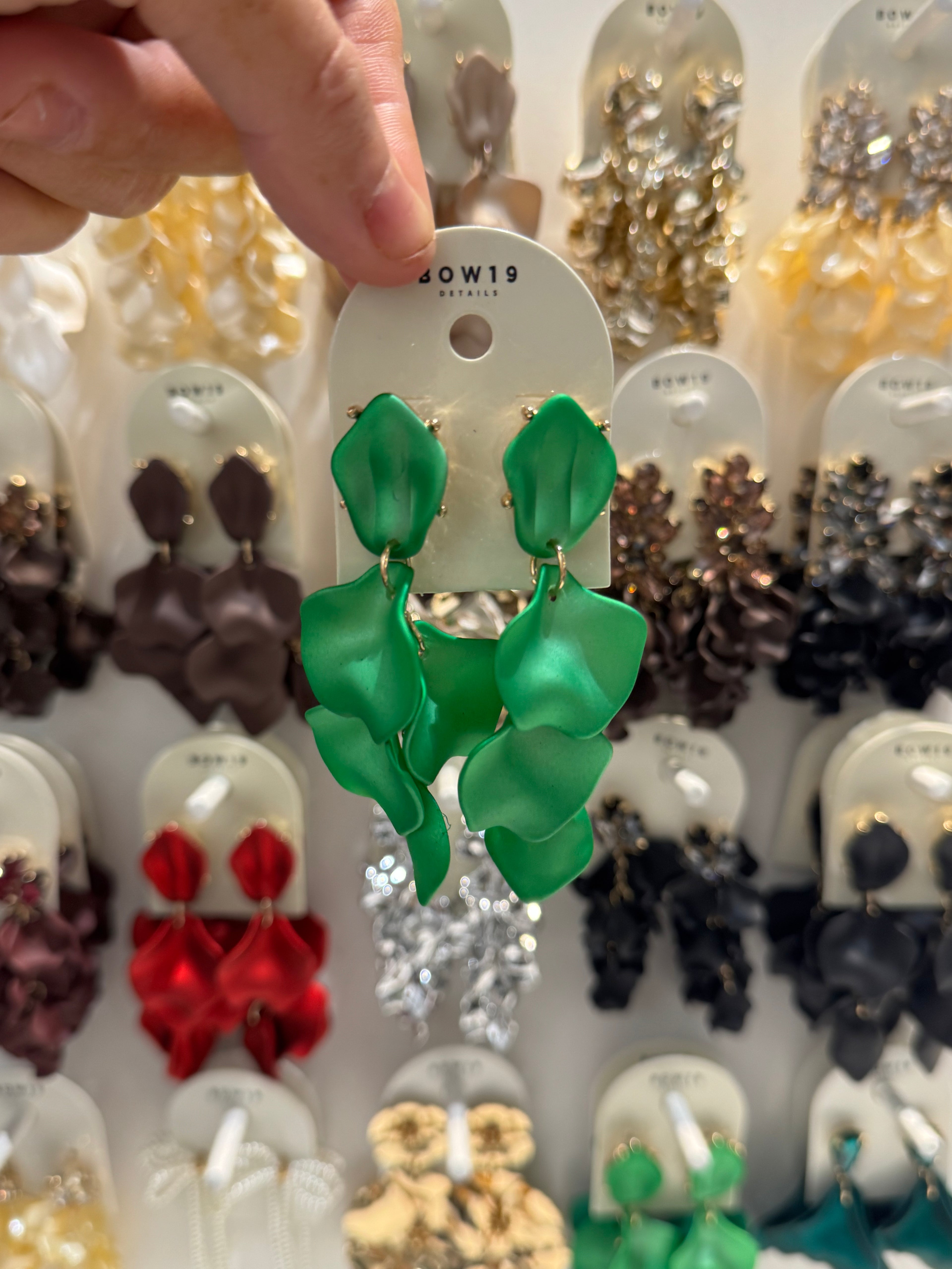 LEAF EARRINGS METALLIC GREEN