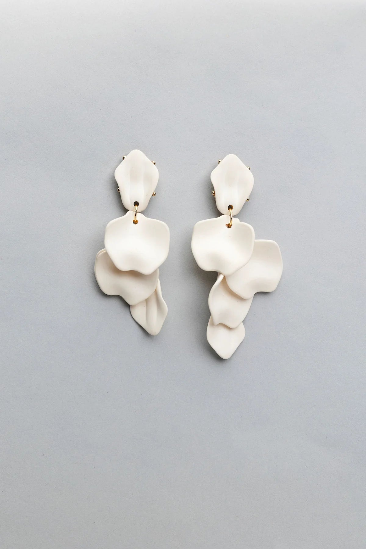 LEAF EARRINGS WHITE MAT