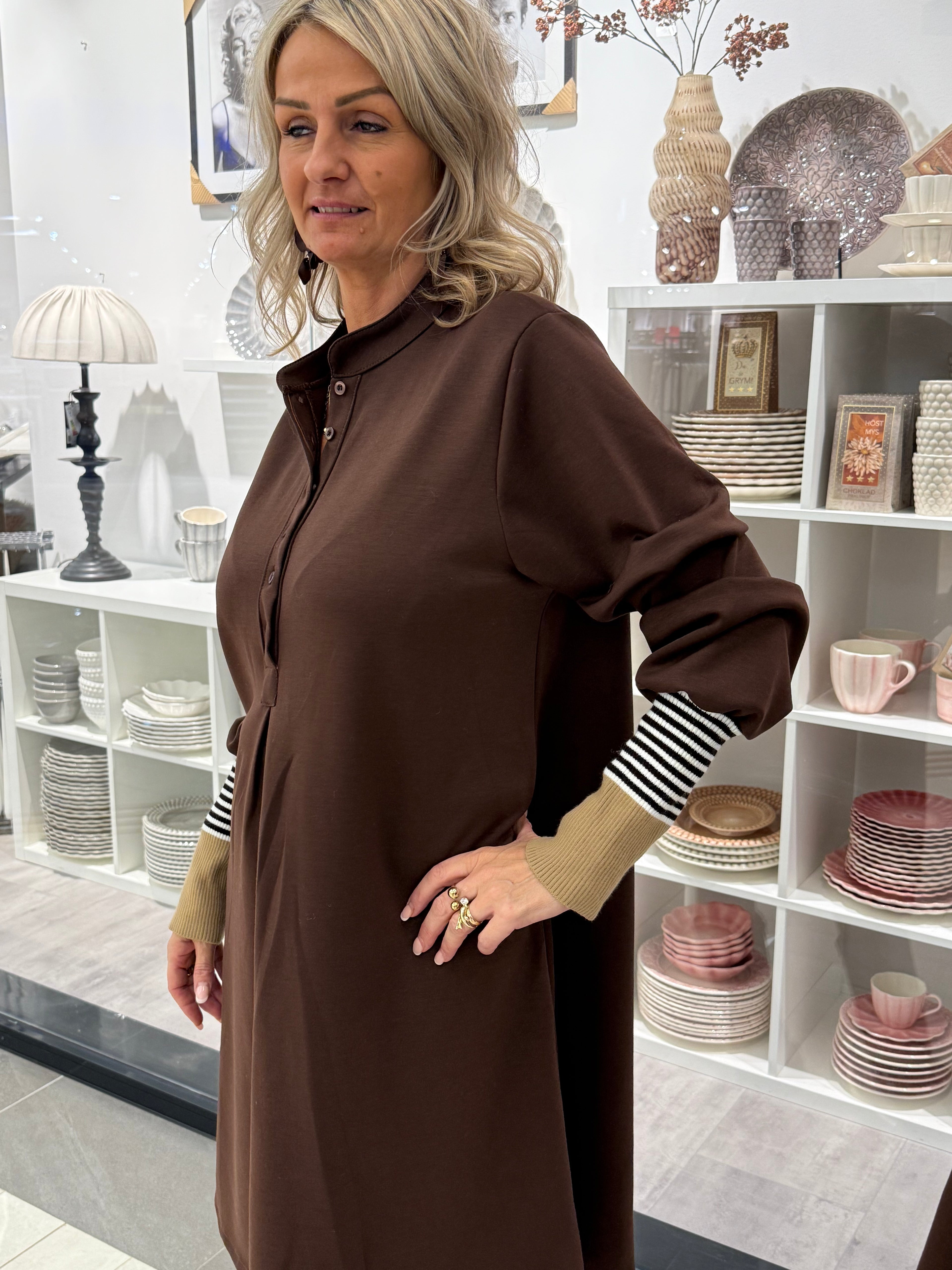 KLÄNNING CYBELE - BROWN