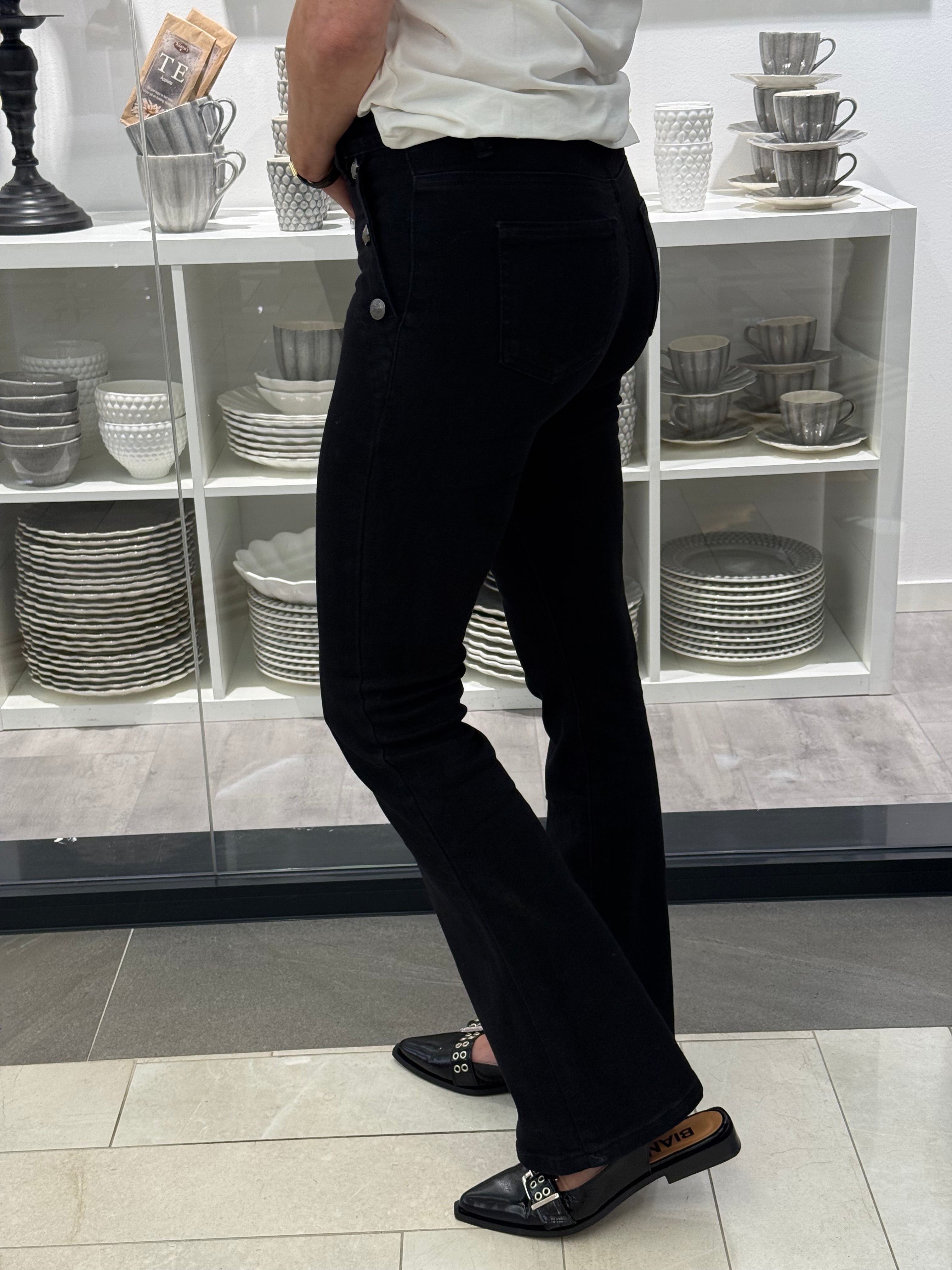 Jeans bootcut - svart med silver knappar