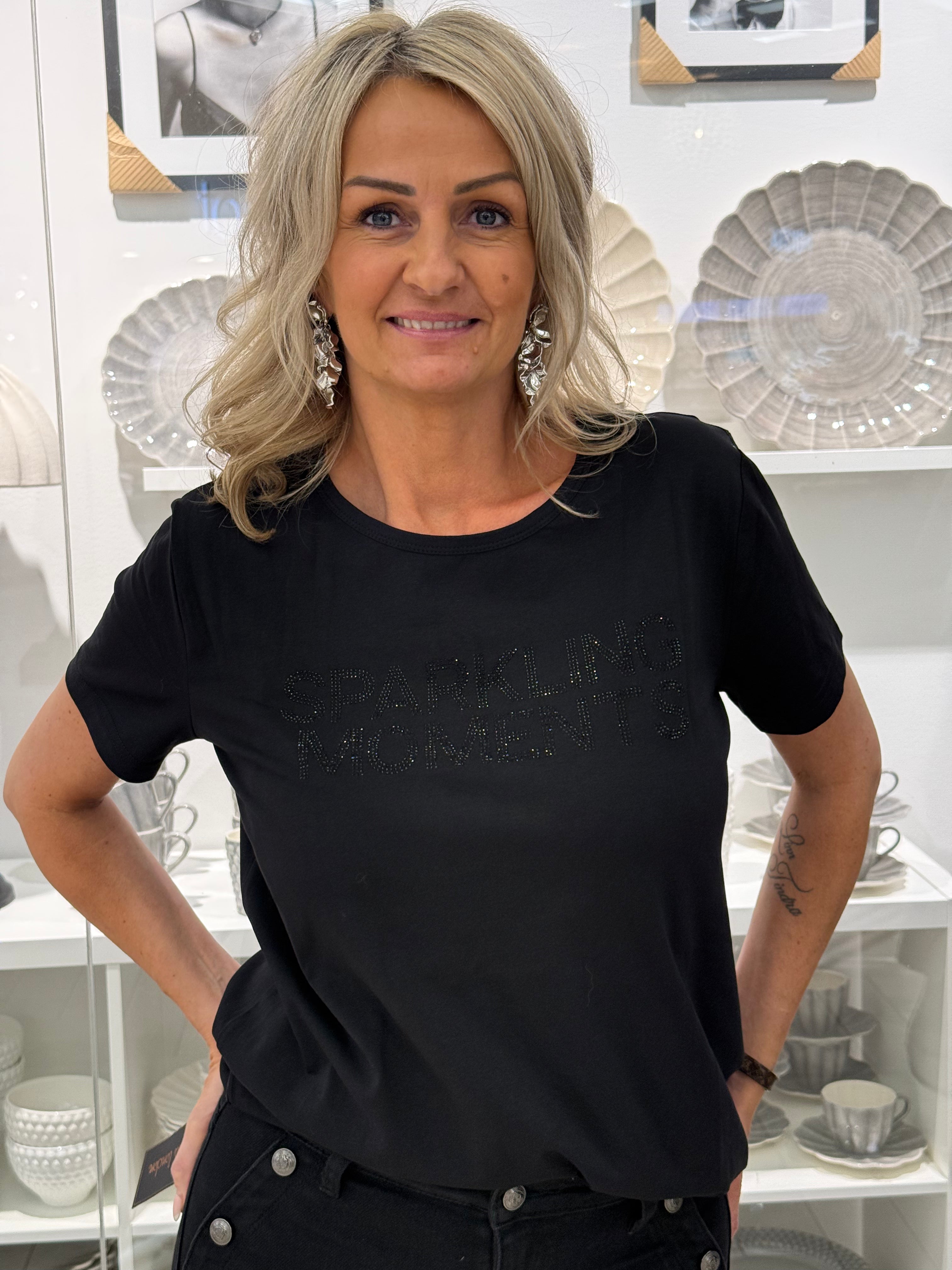 T-shirt Sparkling moments - svart
