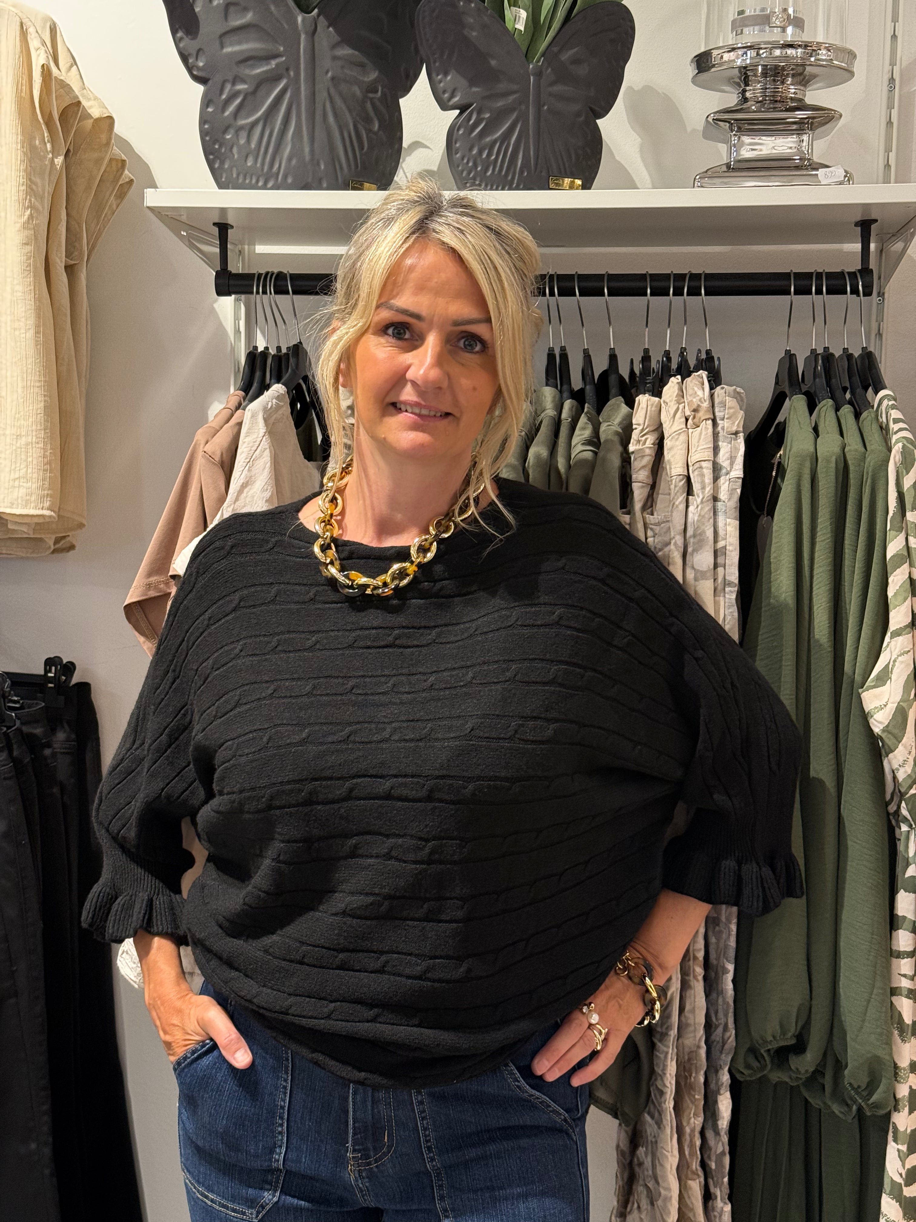 Malva kabelstickad svart