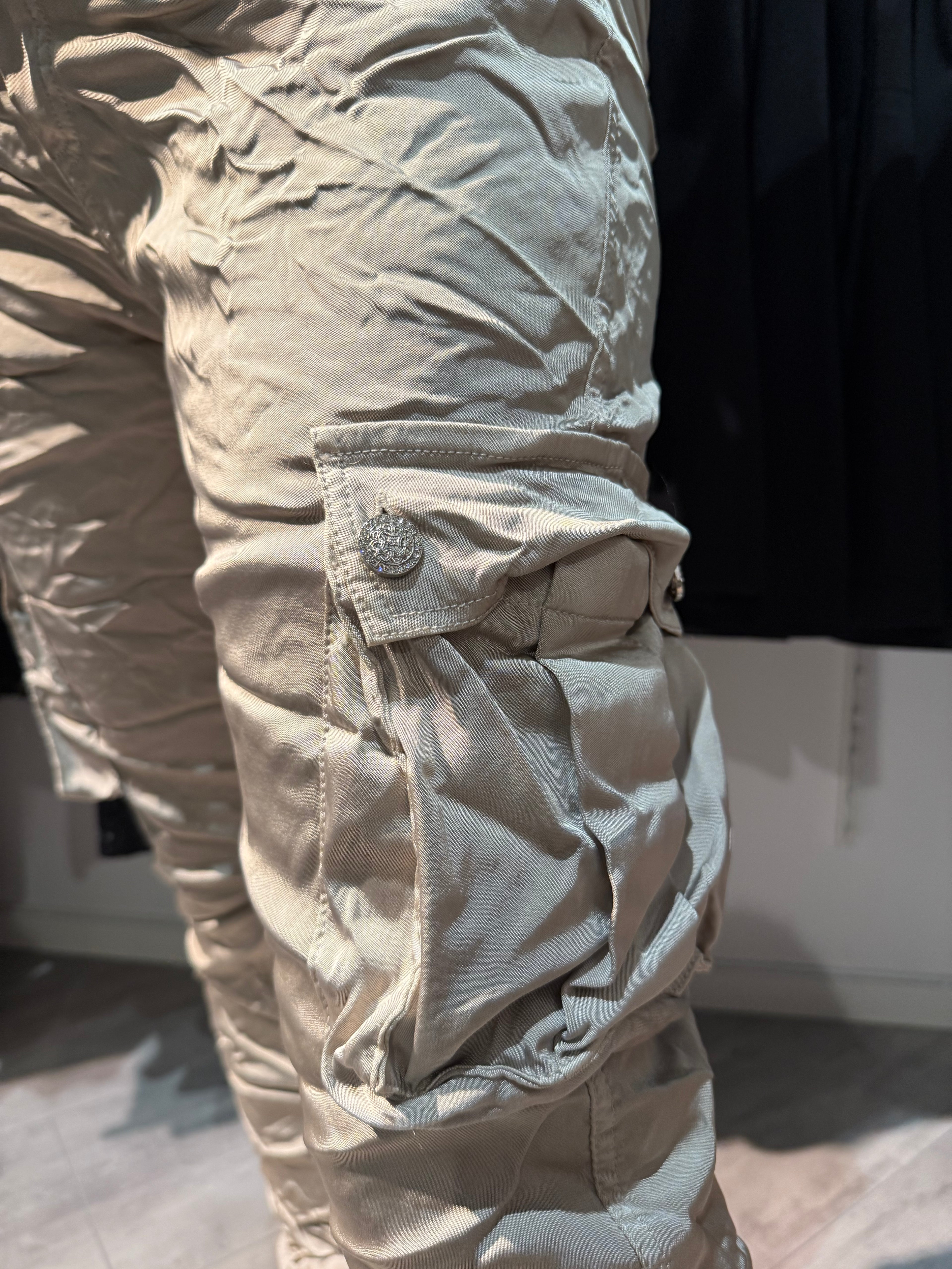 Glossy cargo pants with pockets beige