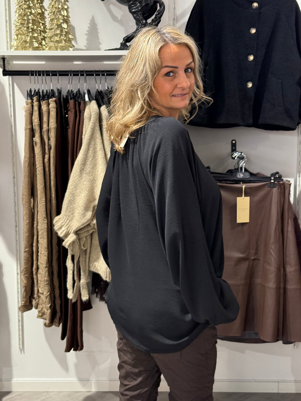 V-neck blouse - black