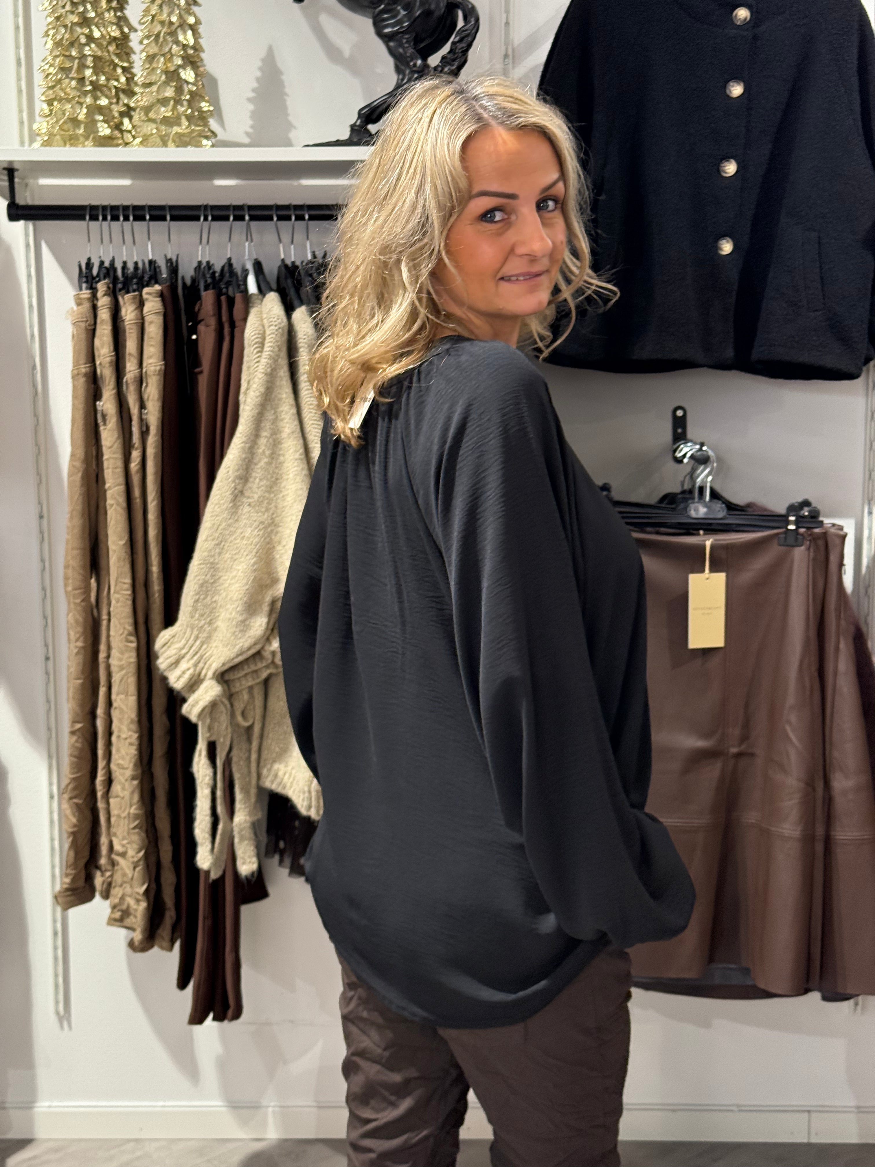 V-neck blouse - black