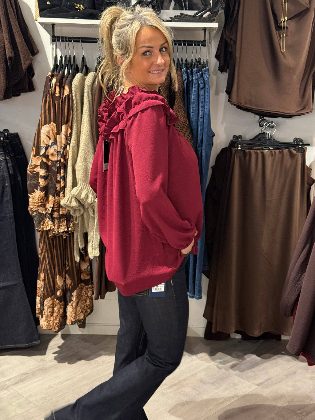 Blouse with ruffles - red