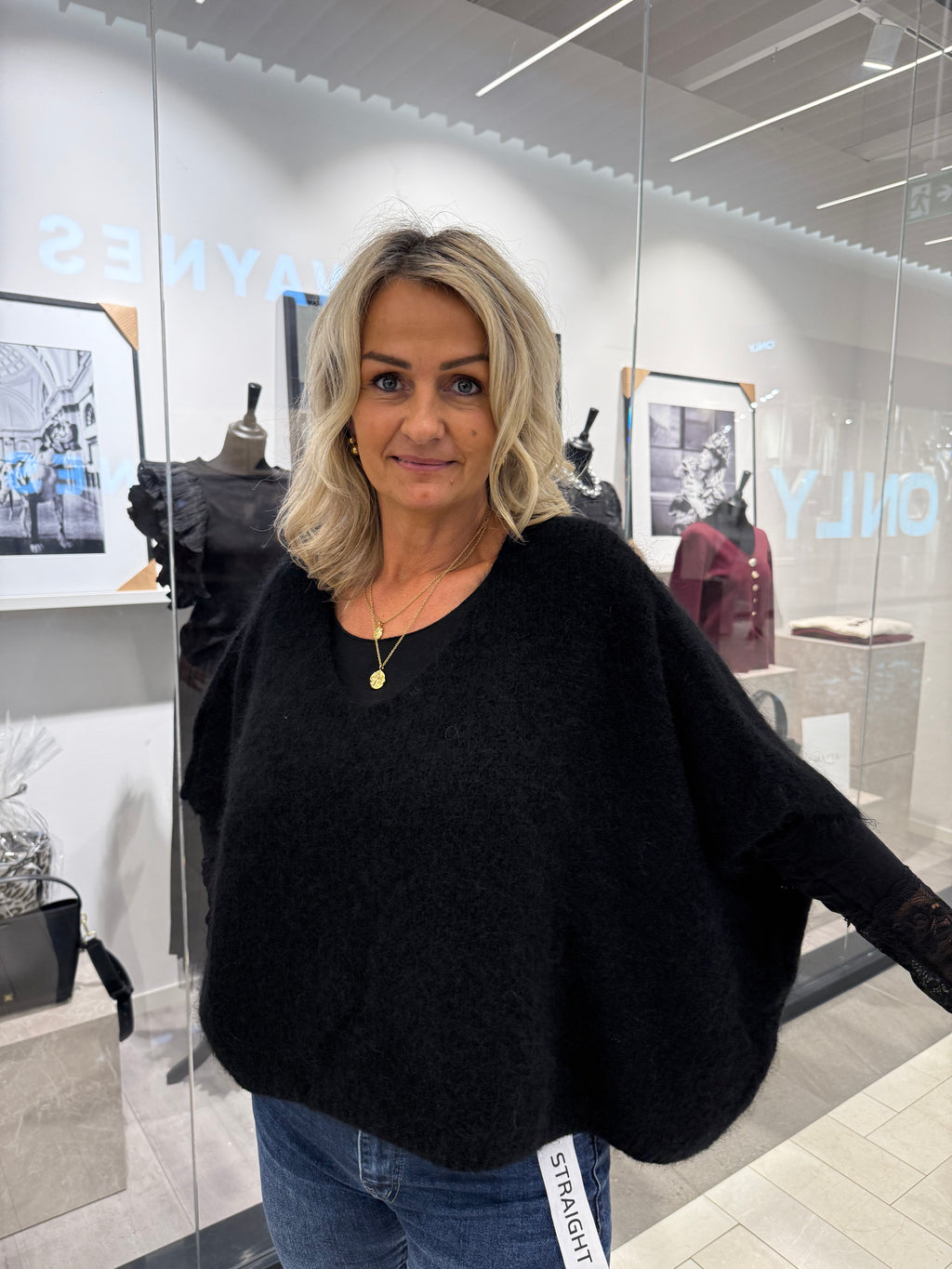 Mohair poncho svart