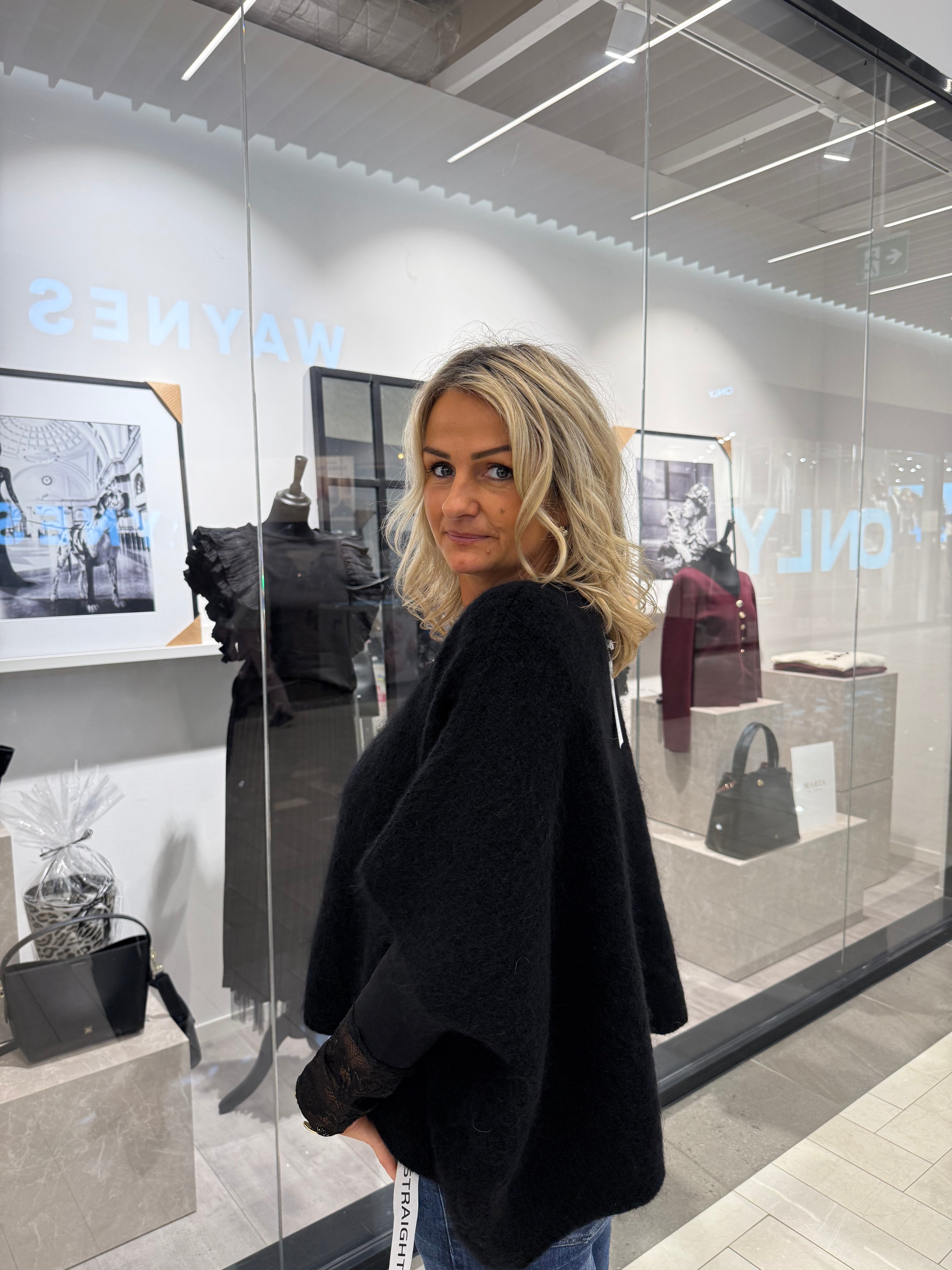 Mohair poncho svart