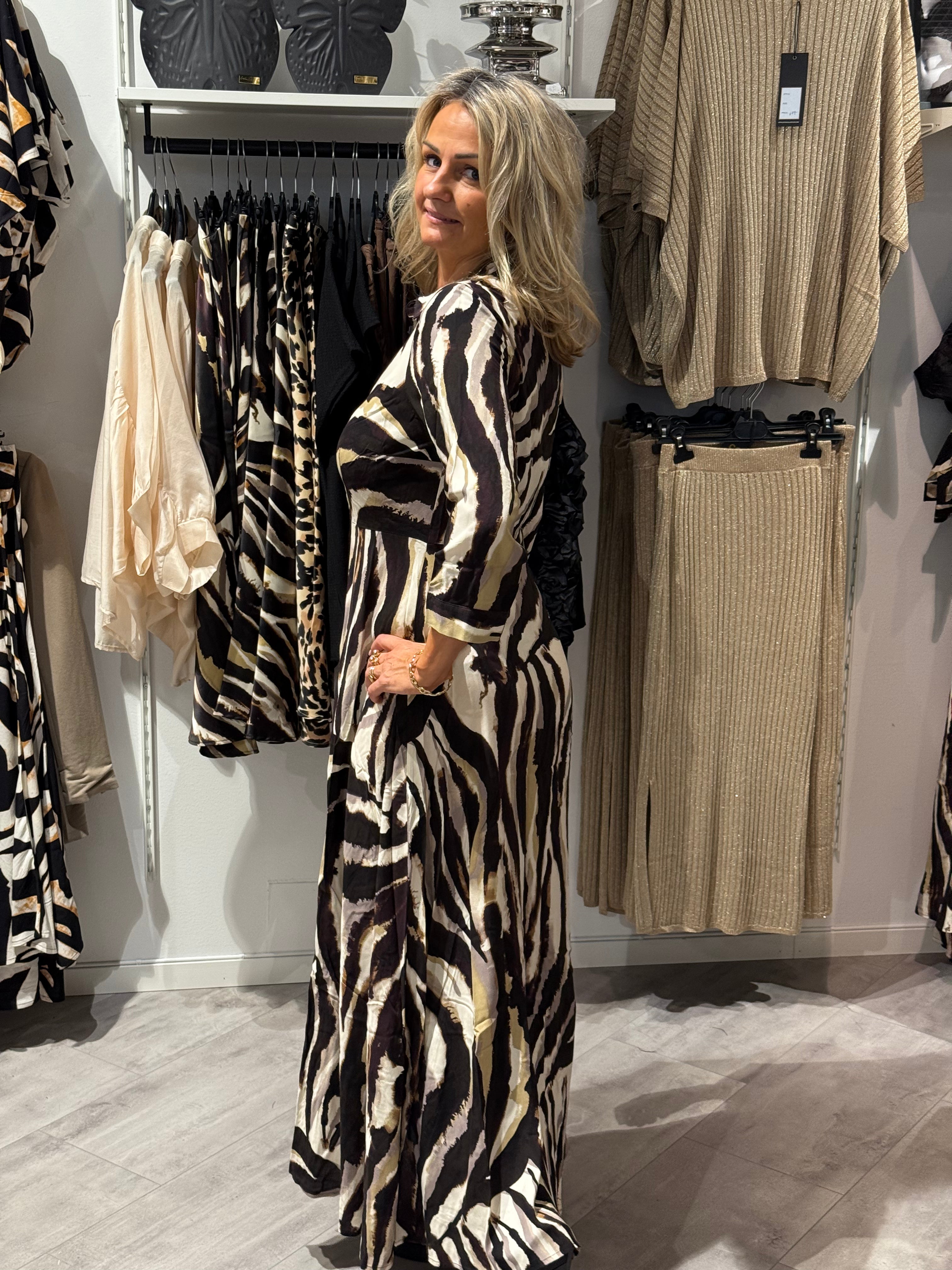 Savanna dress, sand shell/zebra