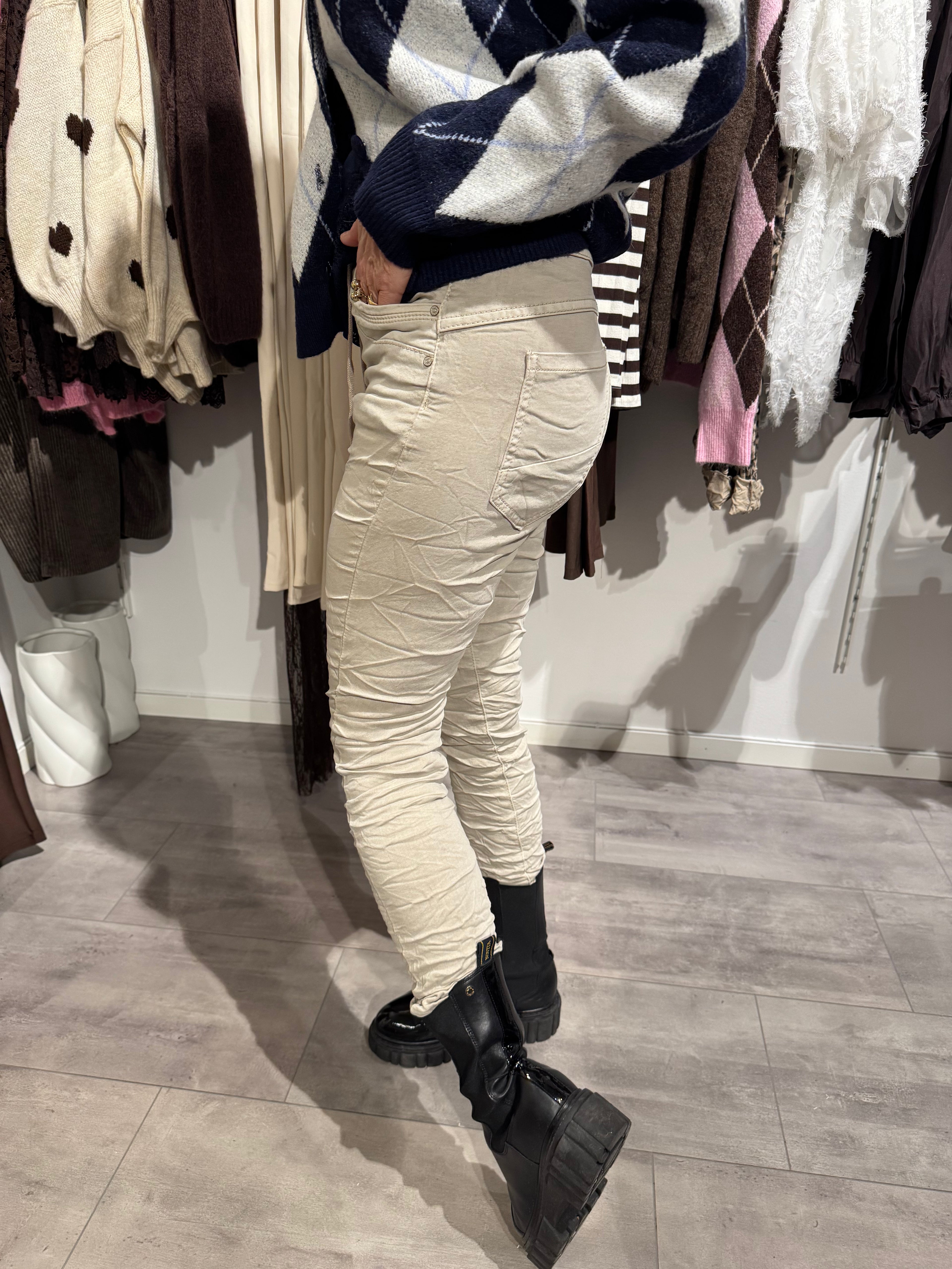Mirakeljeans med knyt - beige
