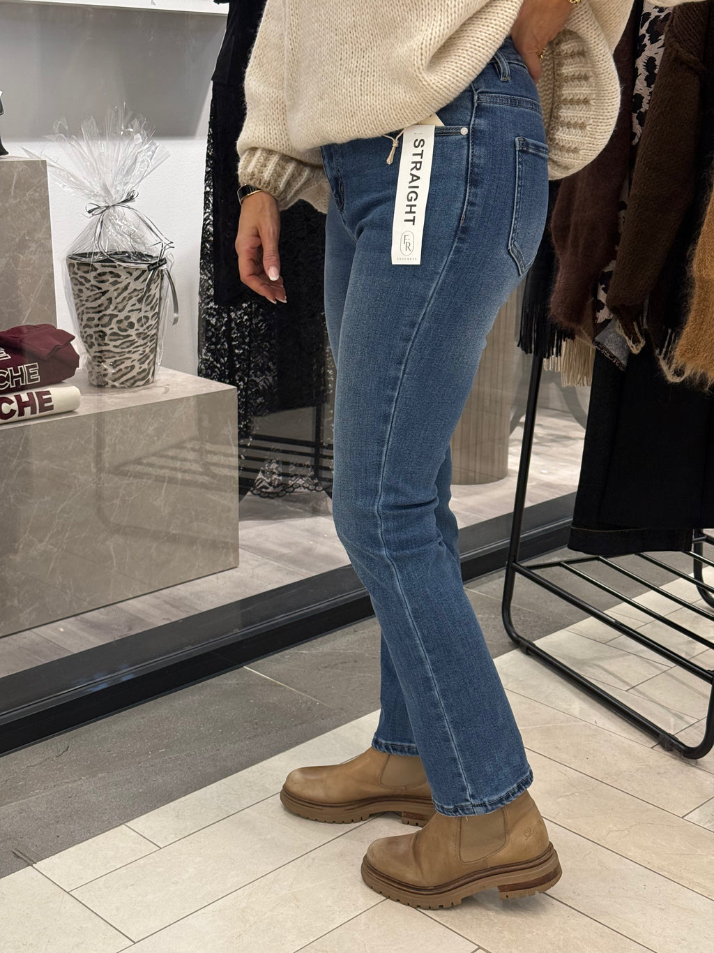 Jeans straight-mellan blå