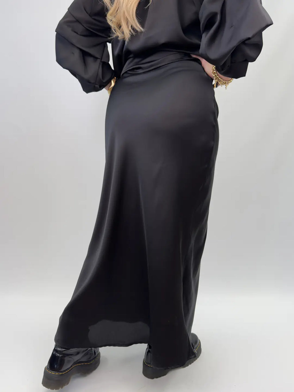 Shiny maxi skirt, black.