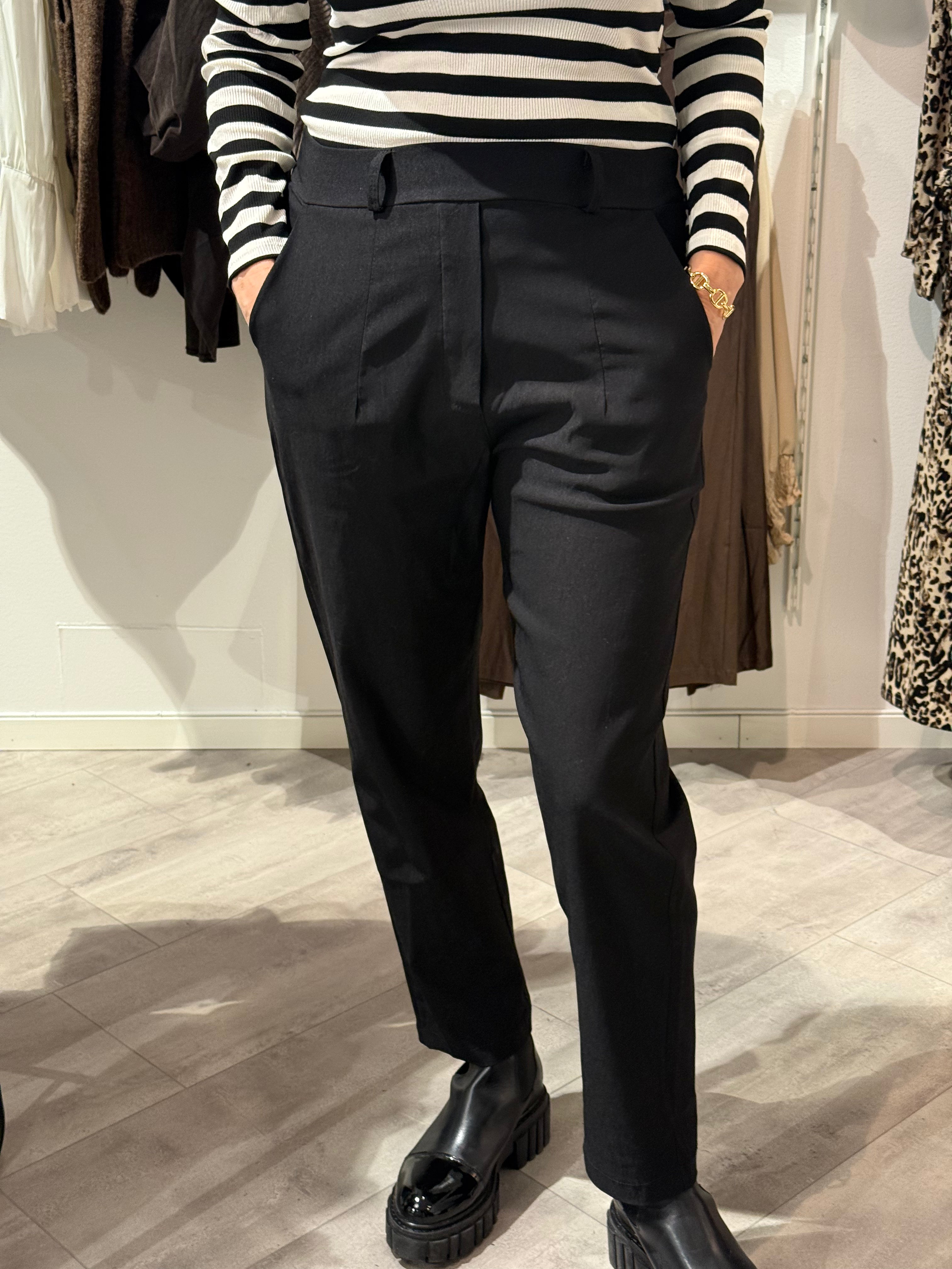 MDCUMA- black pants